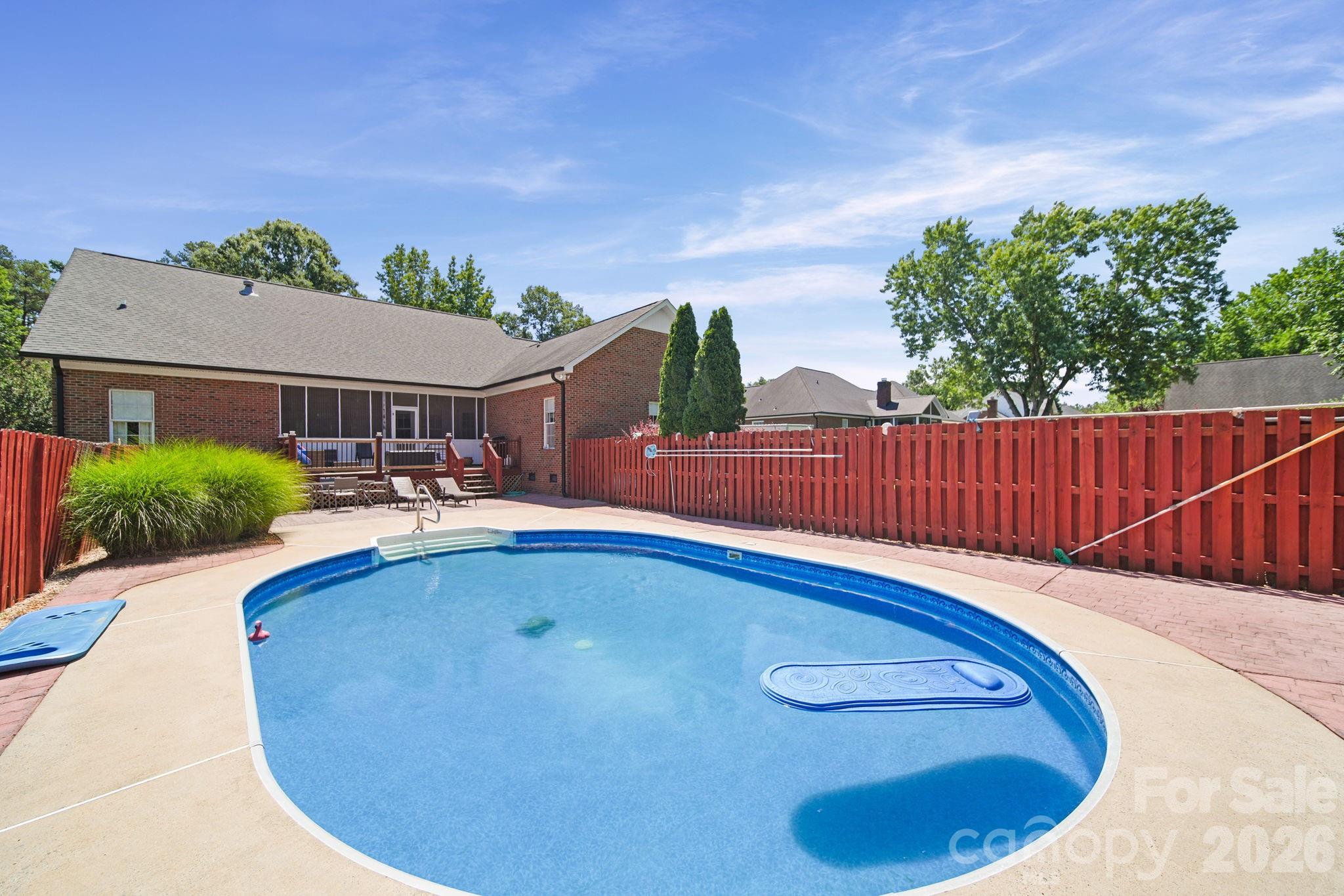 1100 Legacy Lake Drive — Monroe