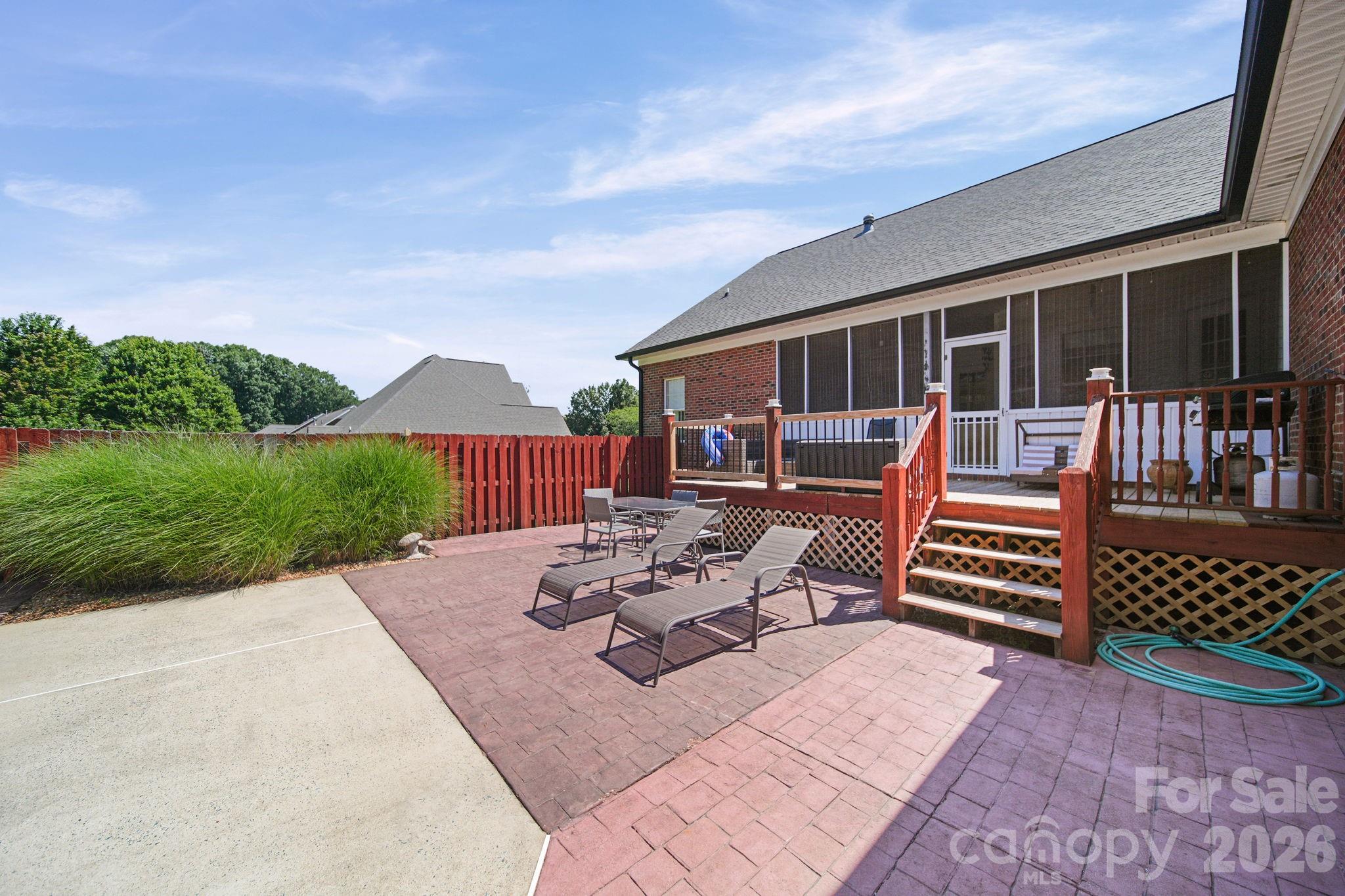 1100 Legacy Lake Drive — Monroe