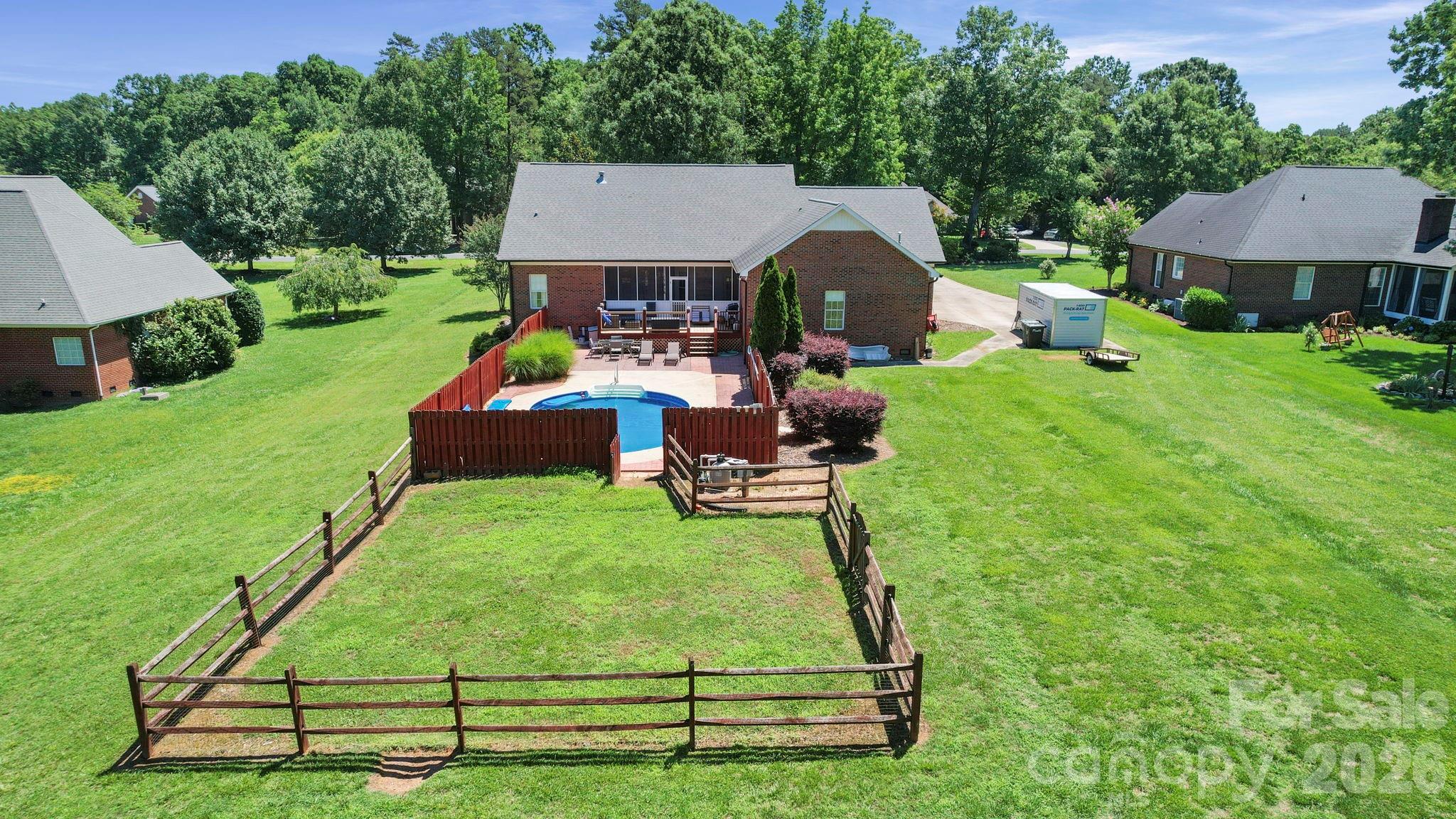 1100 Legacy Lake Drive — Monroe