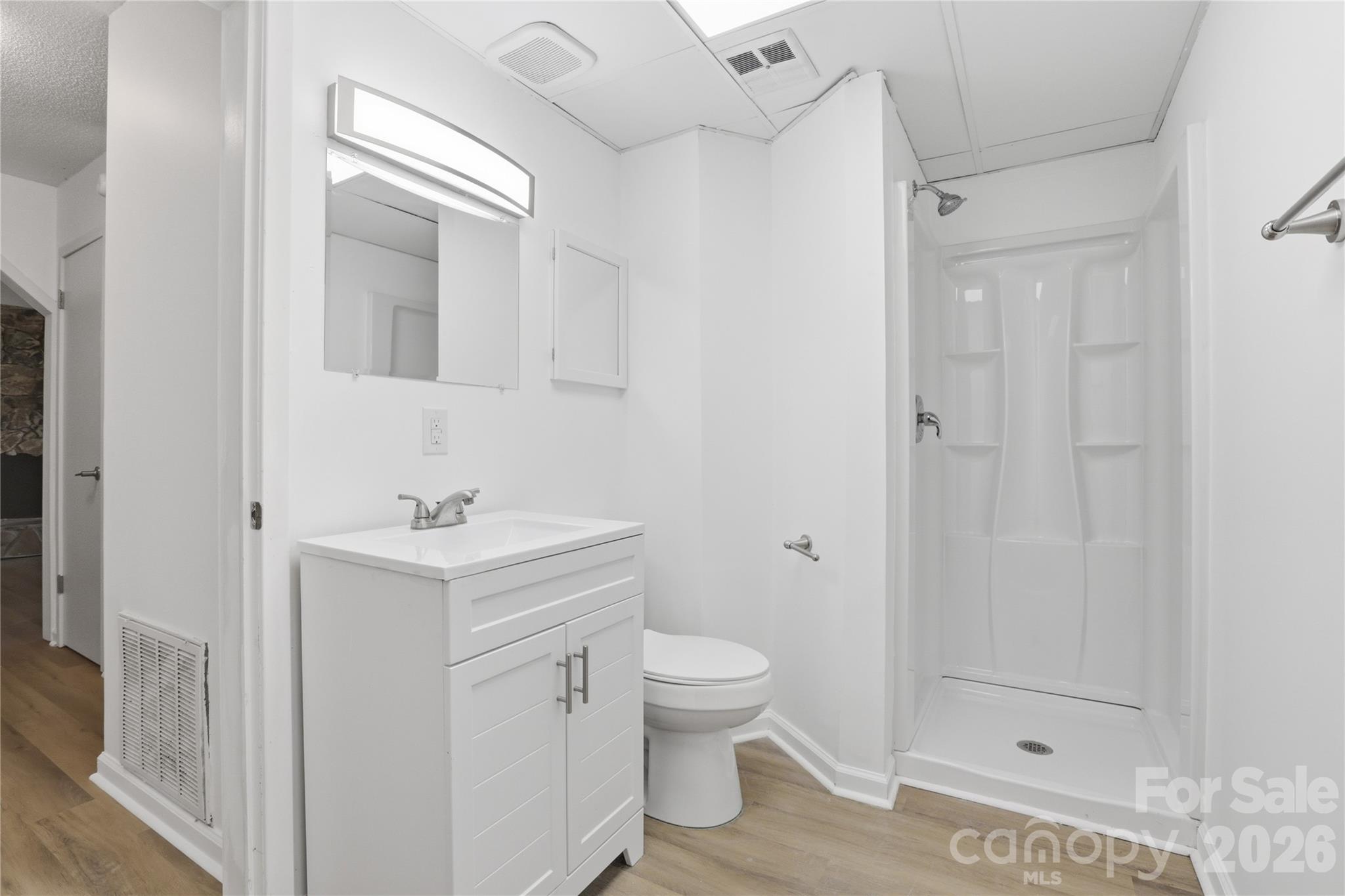 207 Wood Dale Drive — Hendersonville