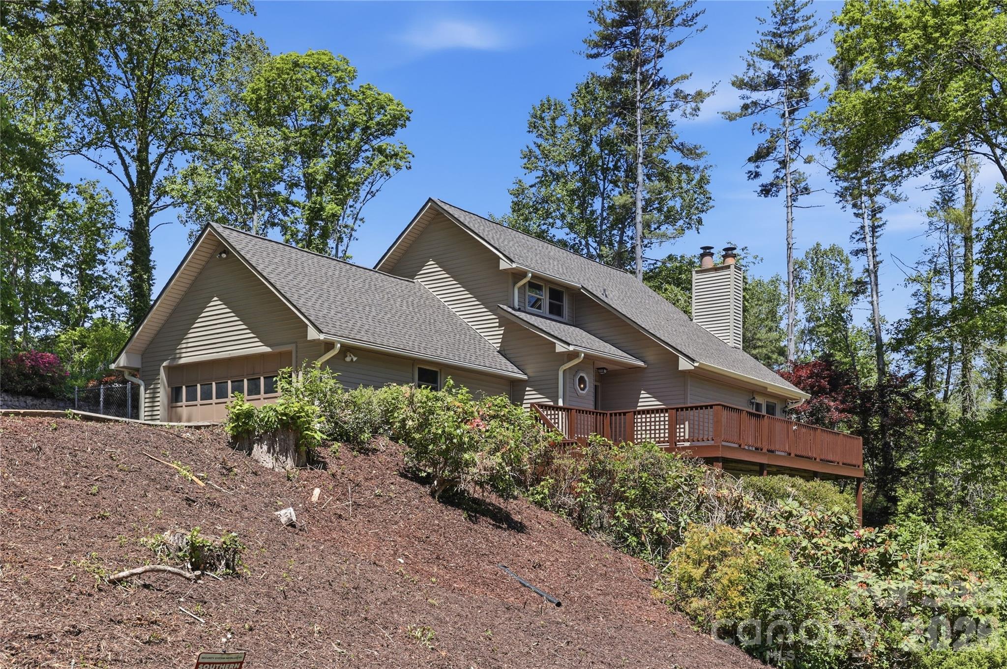 207 Wood Dale Drive — Hendersonville