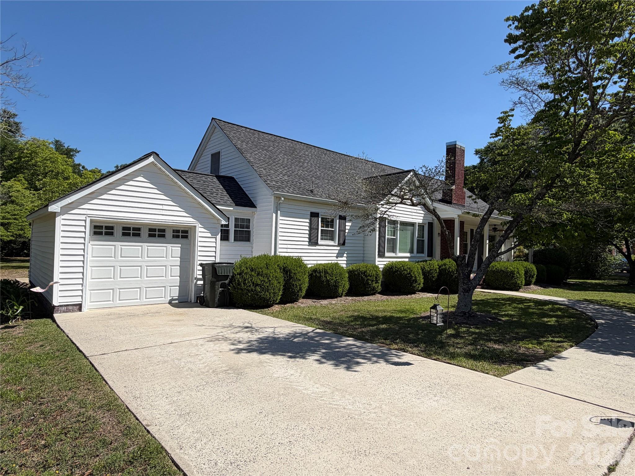 202 W Stevens Drive — Kershaw