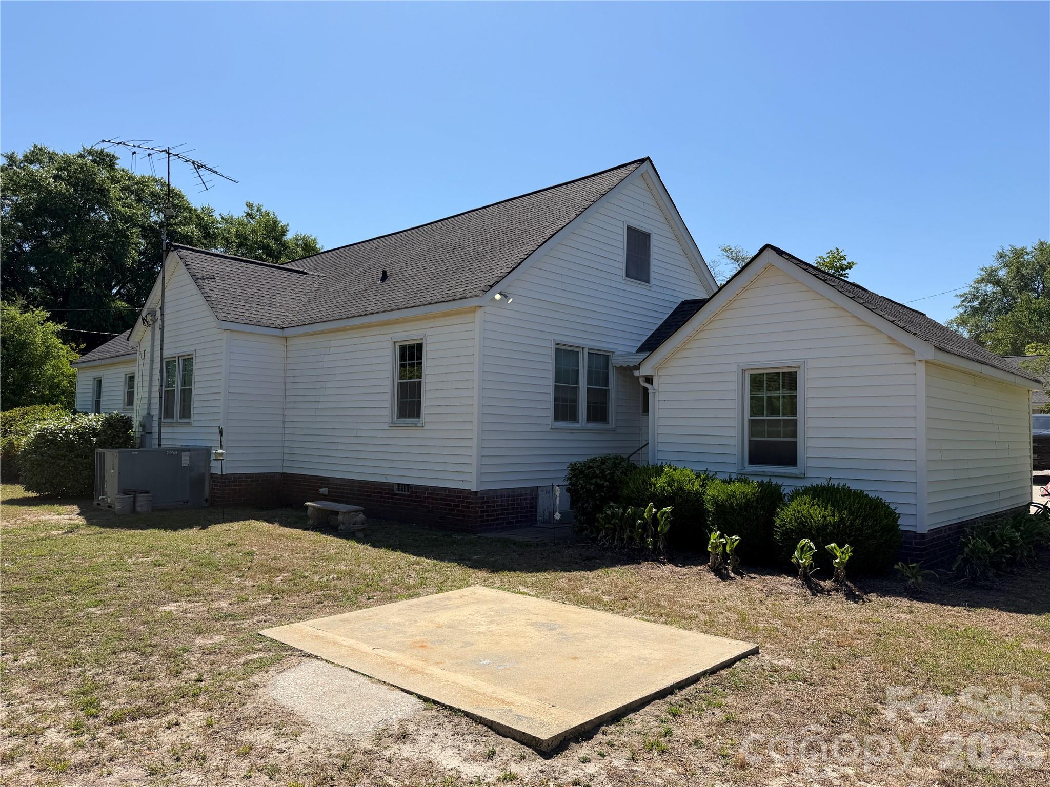 202 W Stevens Drive — Kershaw