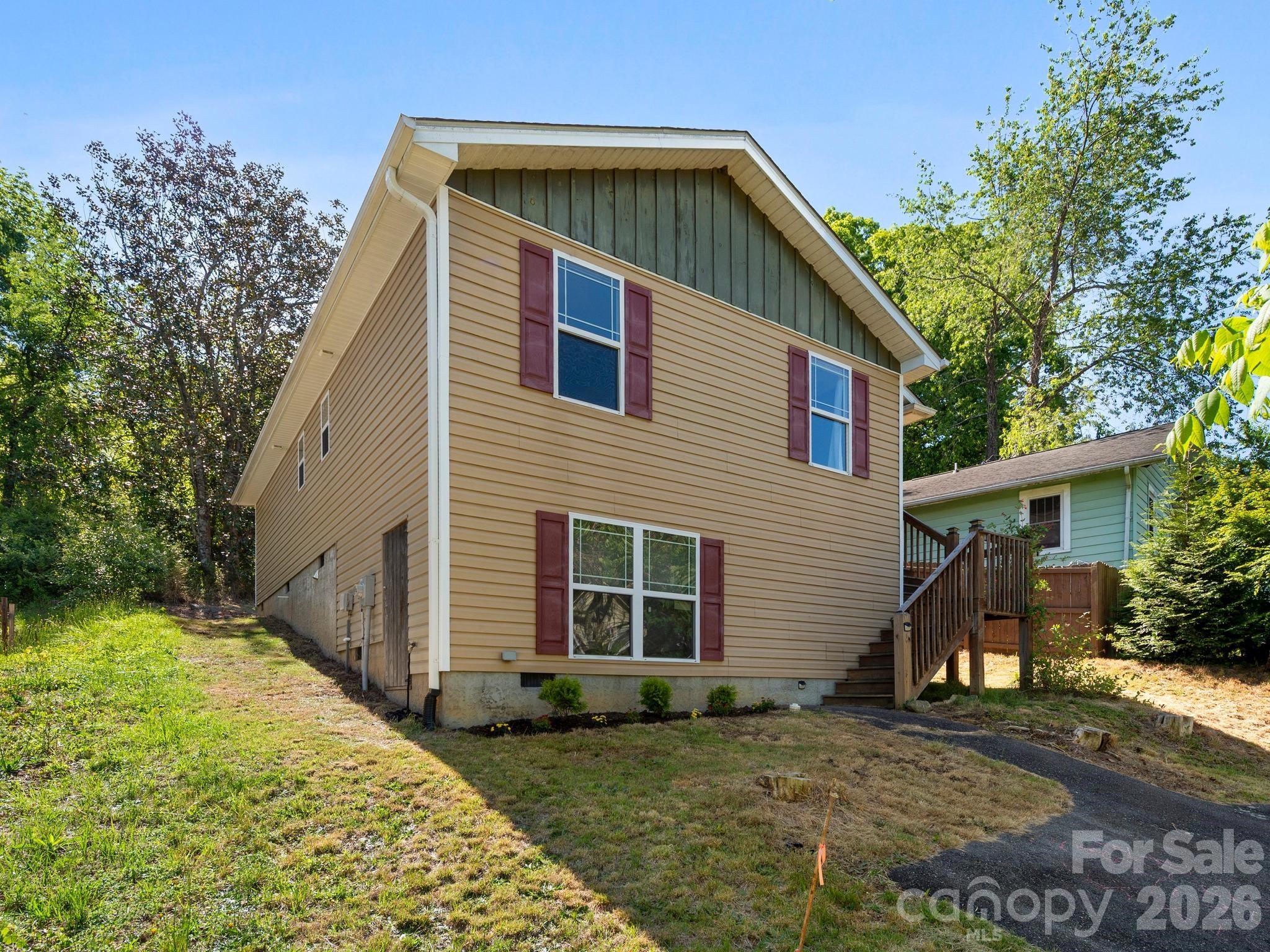 24 Hilldale Road — Asheville
