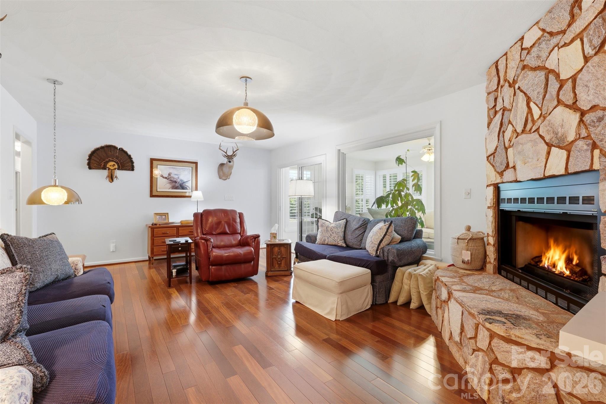 6181 Willowbottom Road — Hickory