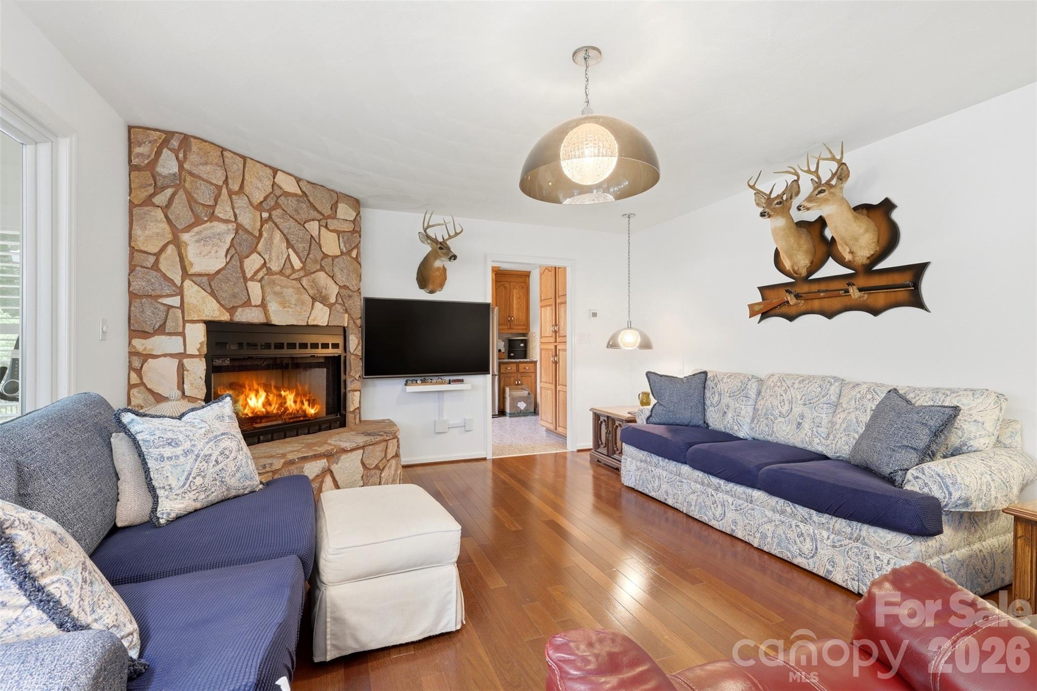 6181 Willowbottom Road — Hickory