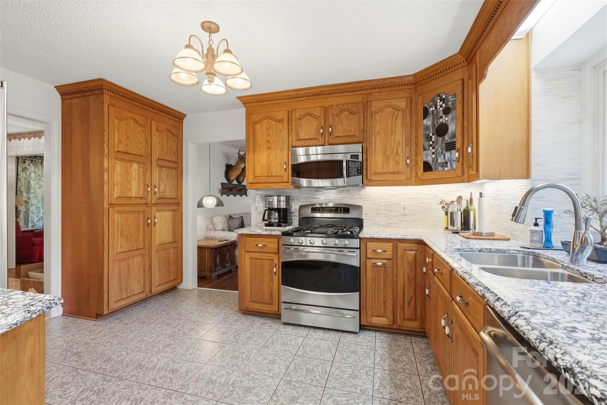 6181 Willowbottom Road — Hickory