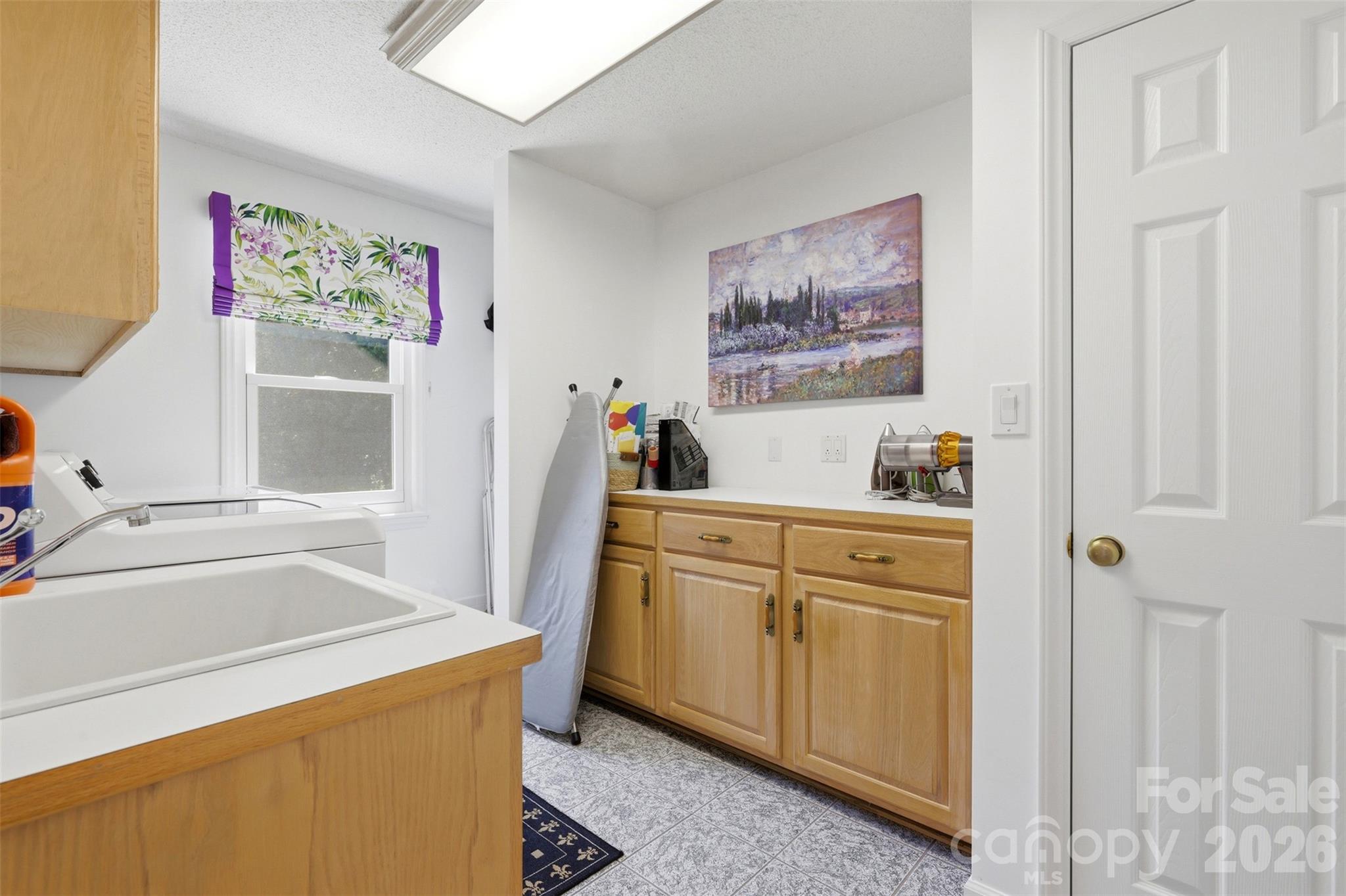 6181 Willowbottom Road — Hickory