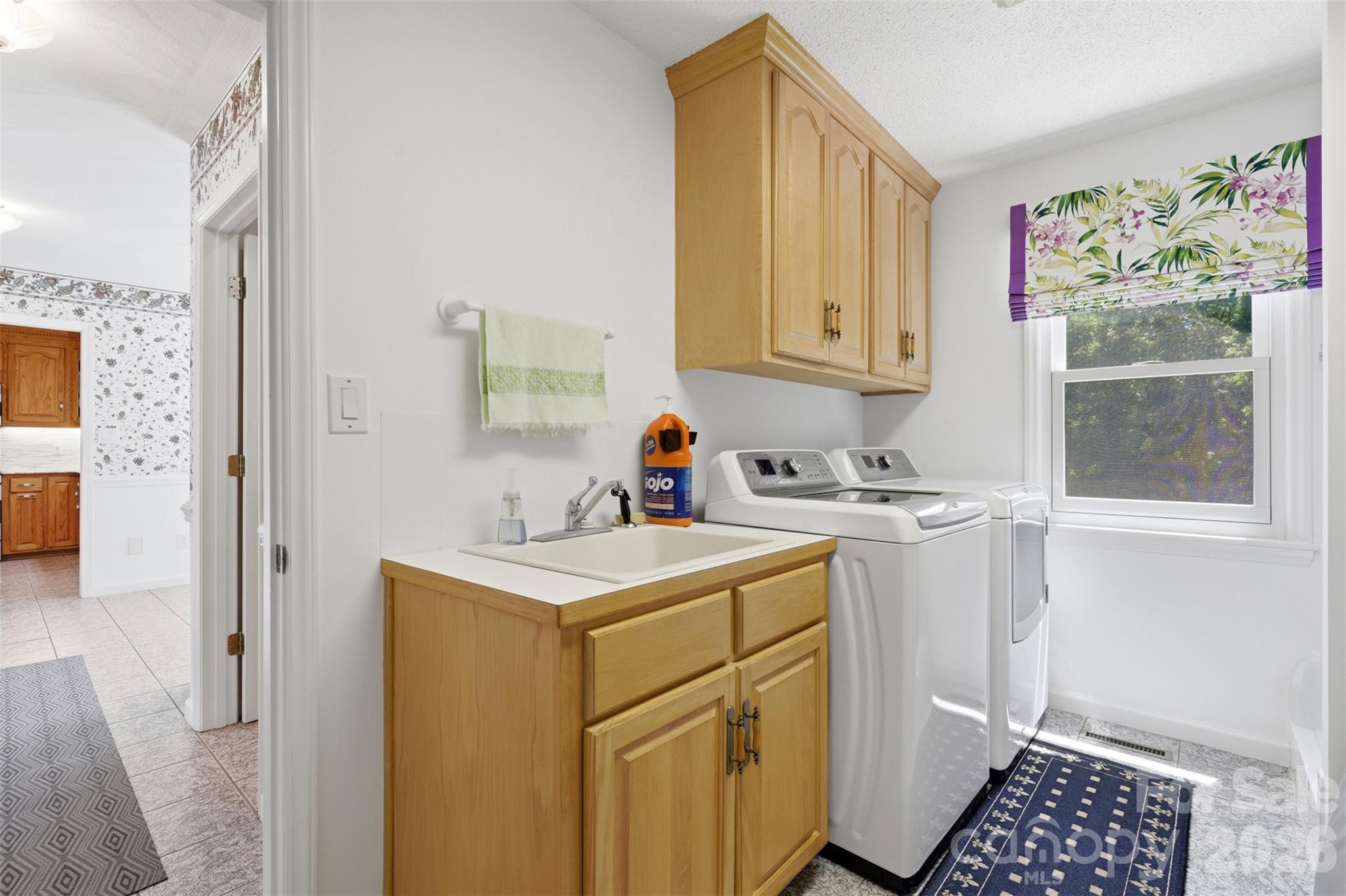 6181 Willowbottom Road — Hickory