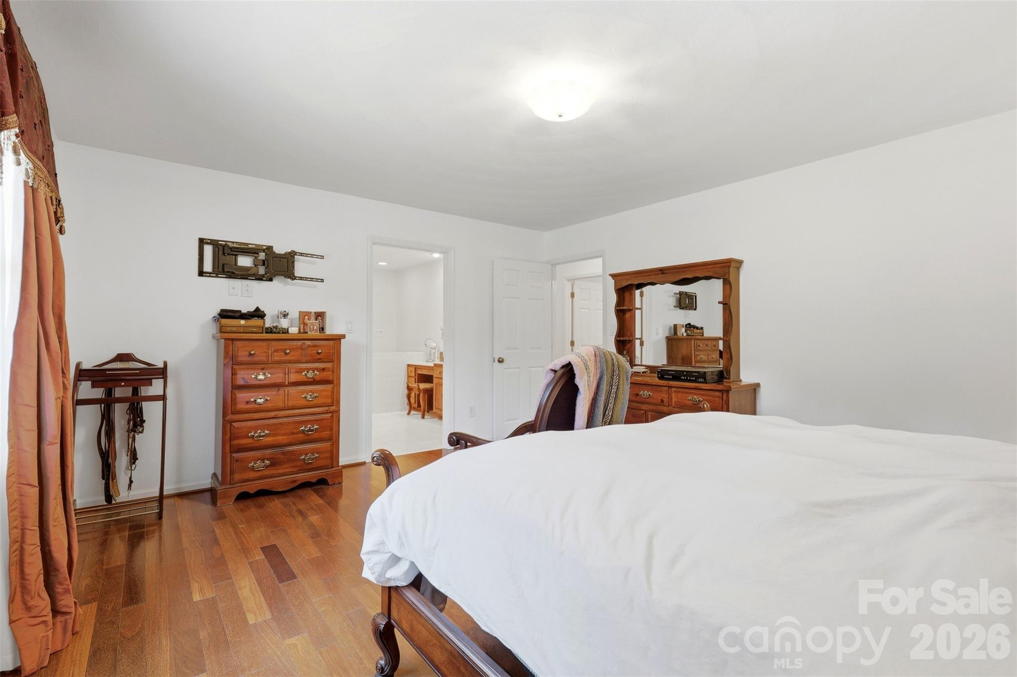 6181 Willowbottom Road — Hickory