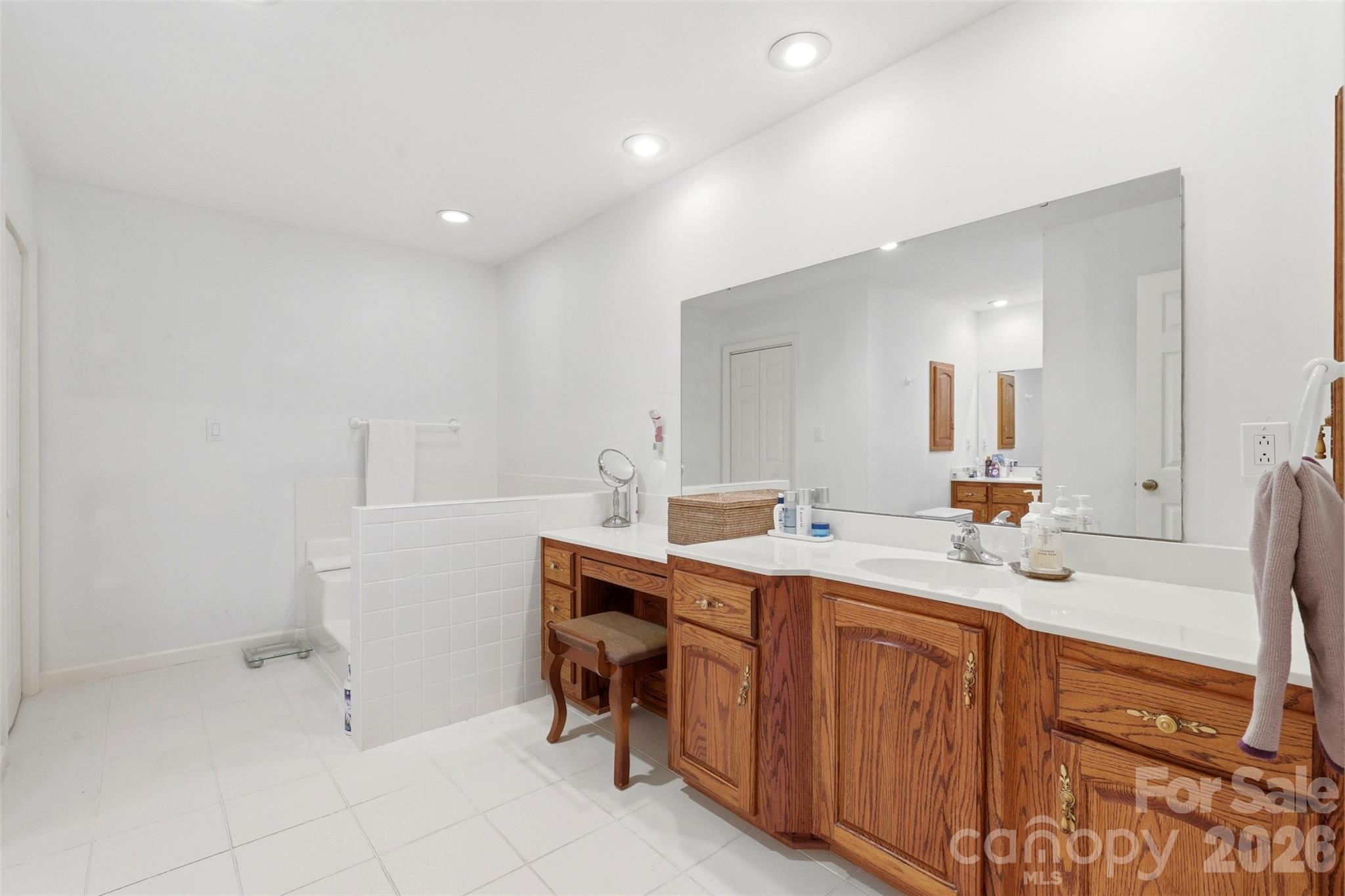 6181 Willowbottom Road — Hickory