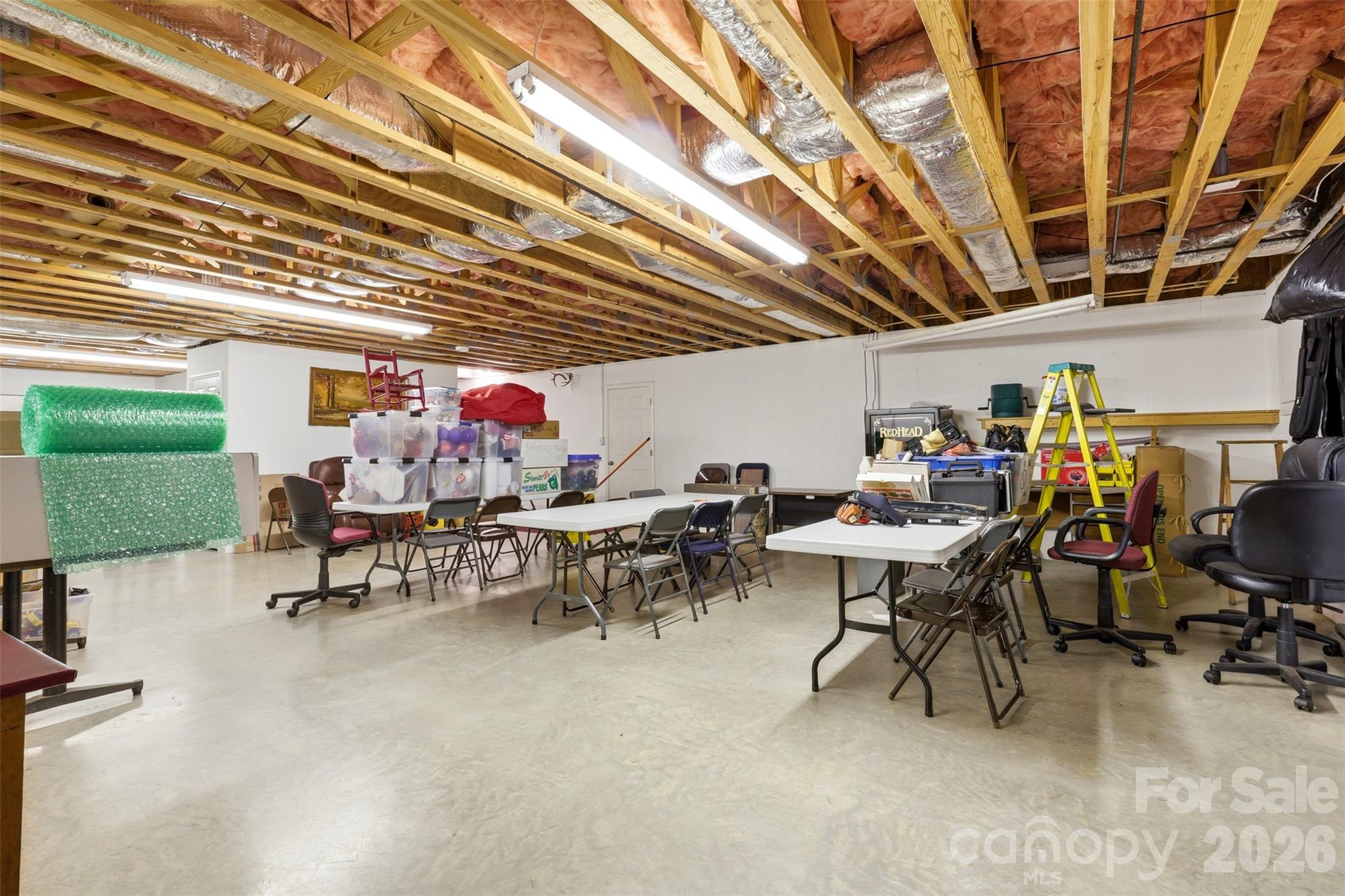 6181 Willowbottom Road — Hickory