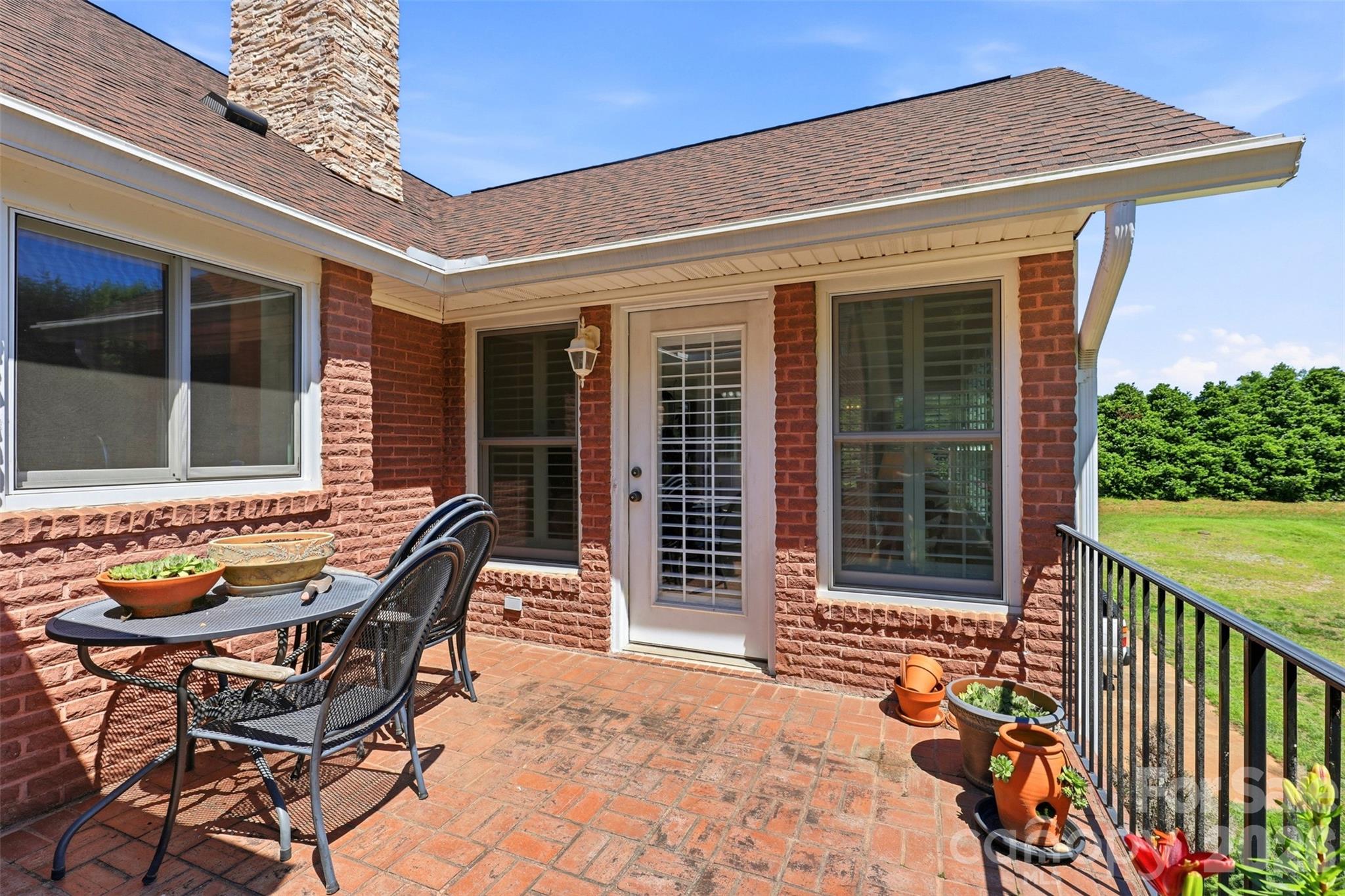 6181 Willowbottom Road — Hickory