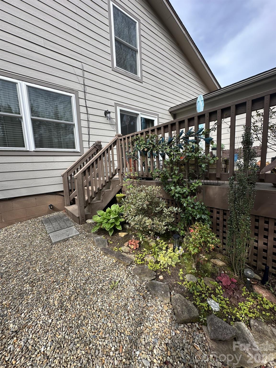 99 Willow Way — Hendersonville