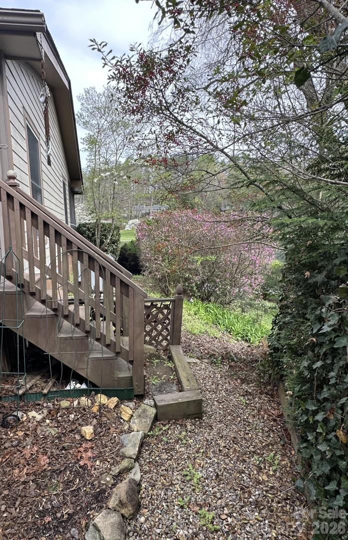 99 Willow Way — Hendersonville