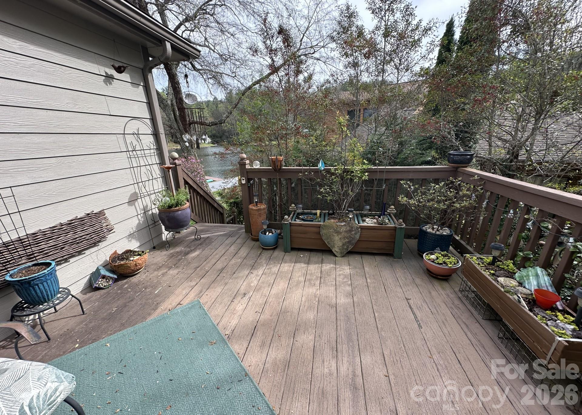 99 Willow Way — Hendersonville