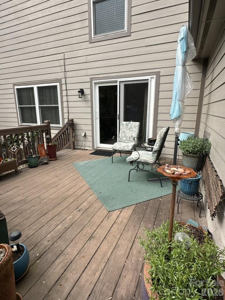 99 Willow Way — Hendersonville