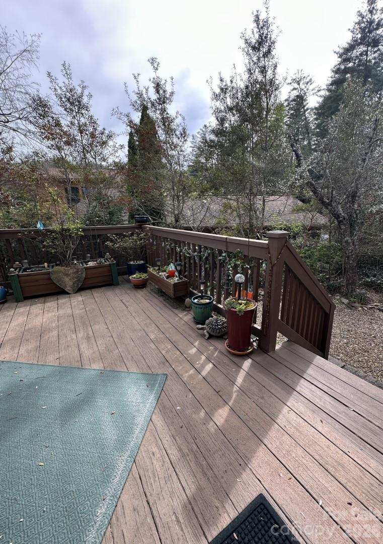 99 Willow Way — Hendersonville