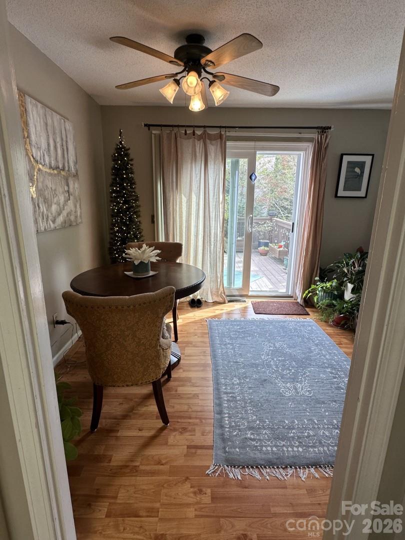 99 Willow Way — Hendersonville
