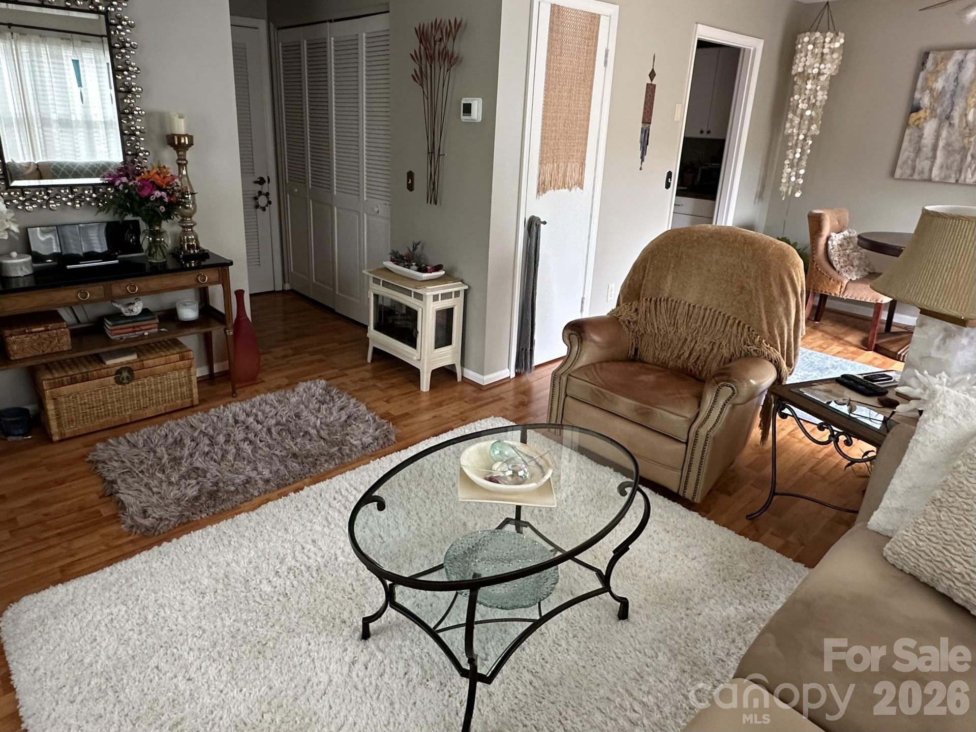 99 Willow Way — Hendersonville