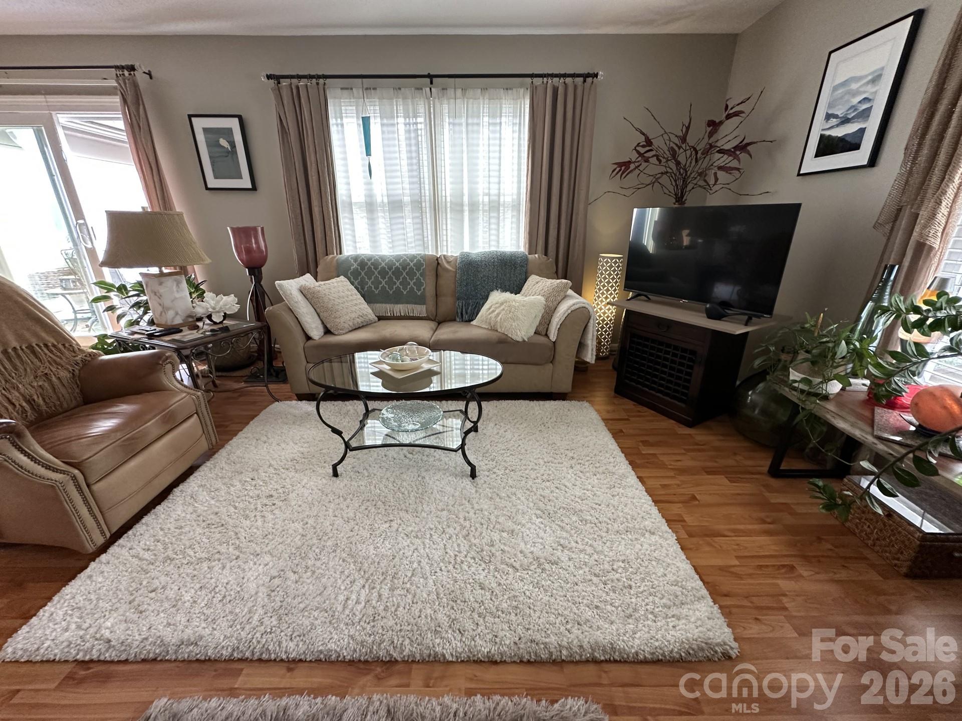 99 Willow Way — Hendersonville