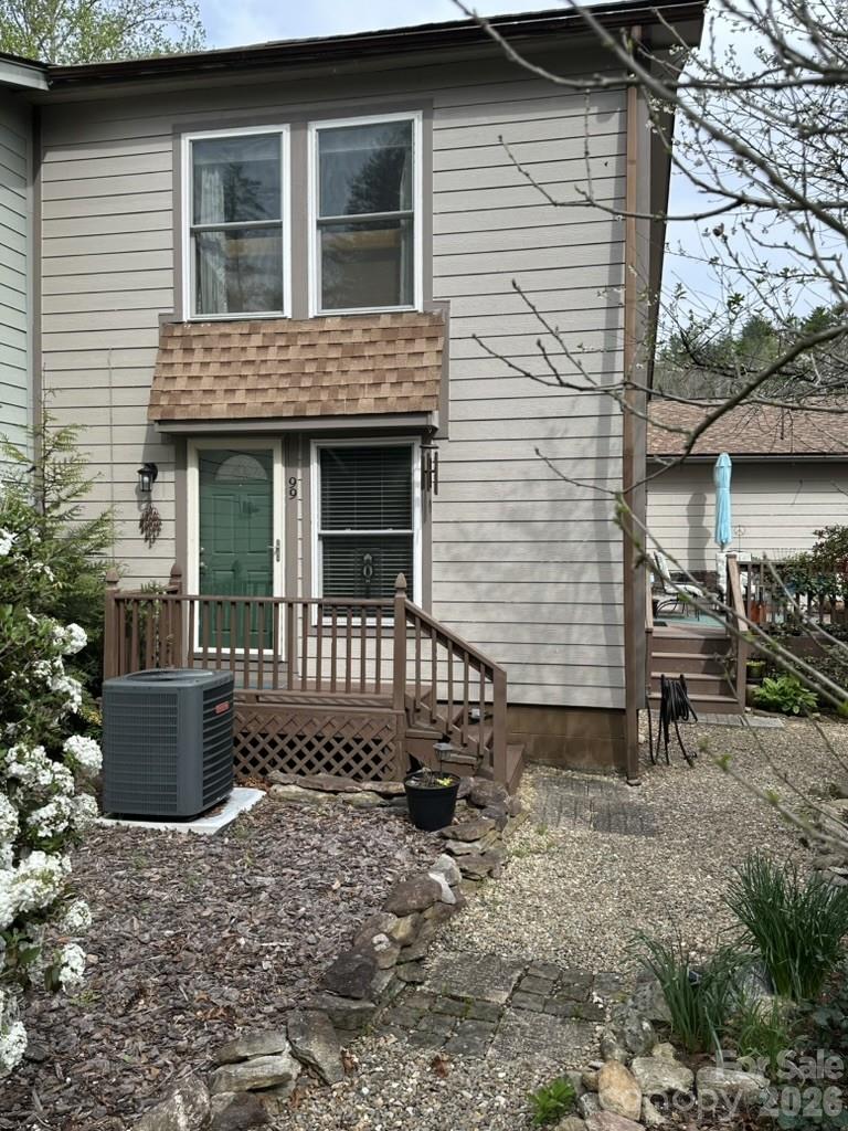 99 Willow Way — Hendersonville