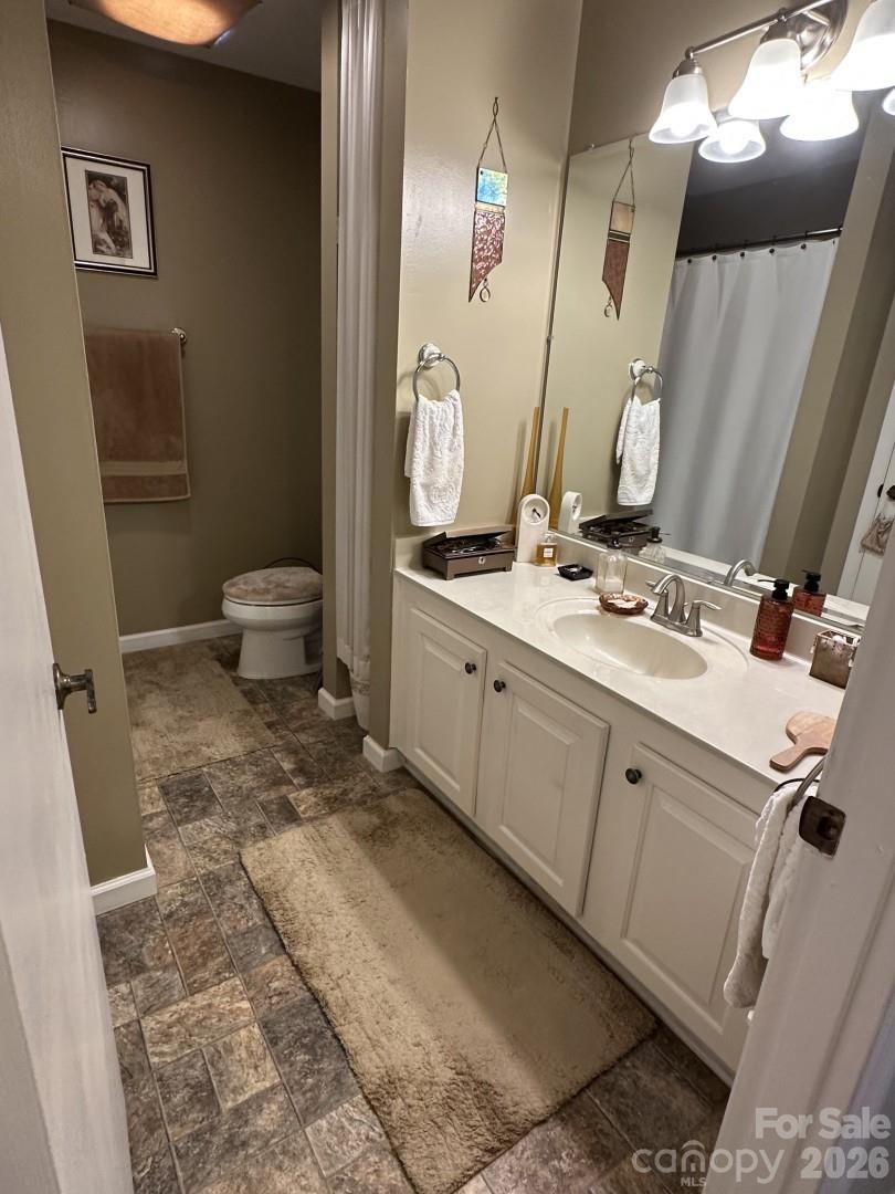 99 Willow Way — Hendersonville