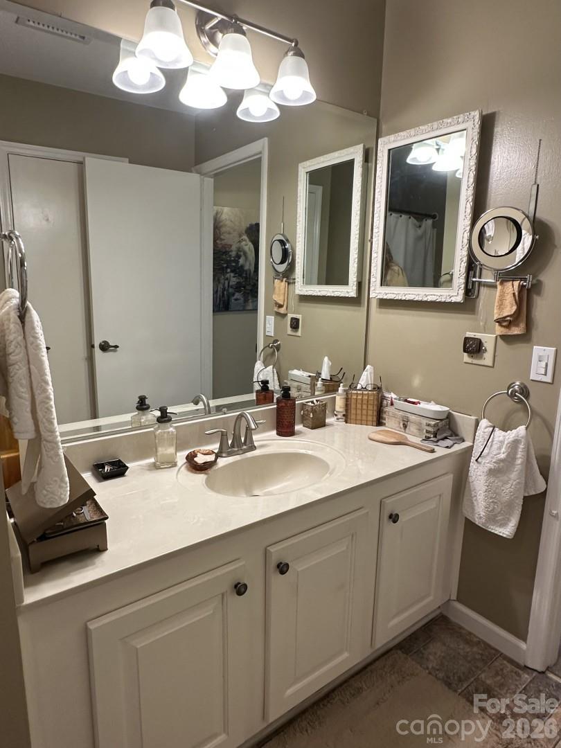 99 Willow Way — Hendersonville