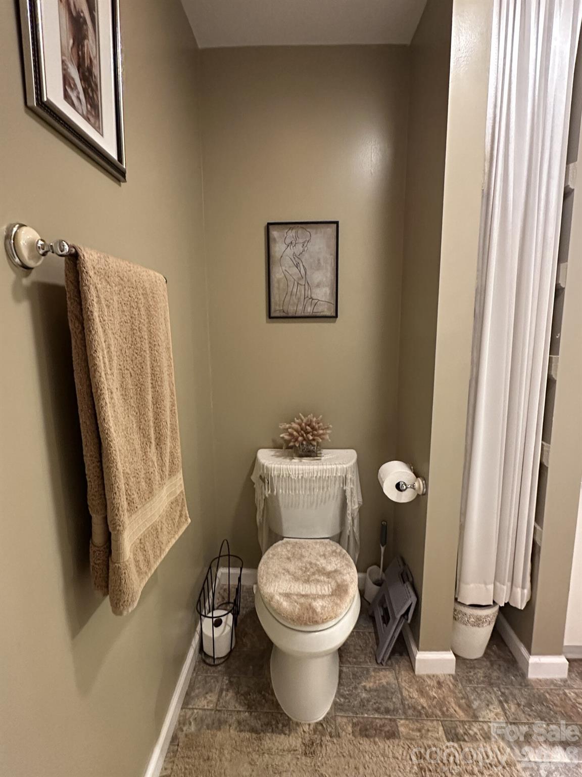 99 Willow Way — Hendersonville
