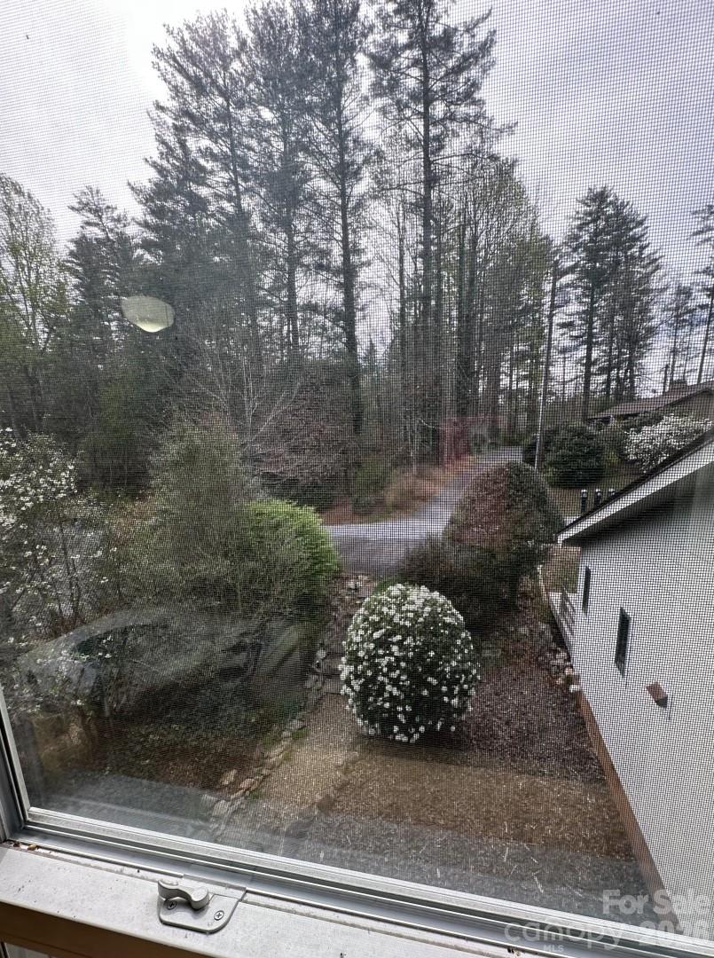 99 Willow Way — Hendersonville