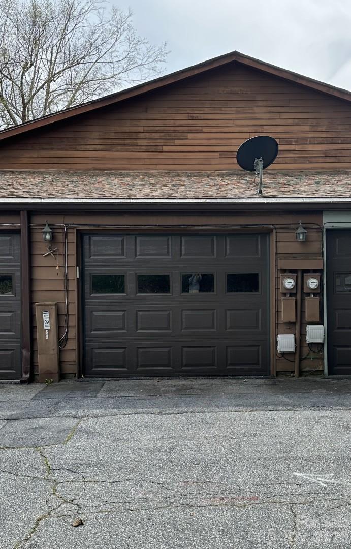 99 Willow Way — Hendersonville