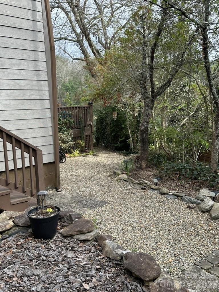 99 Willow Way — Hendersonville
