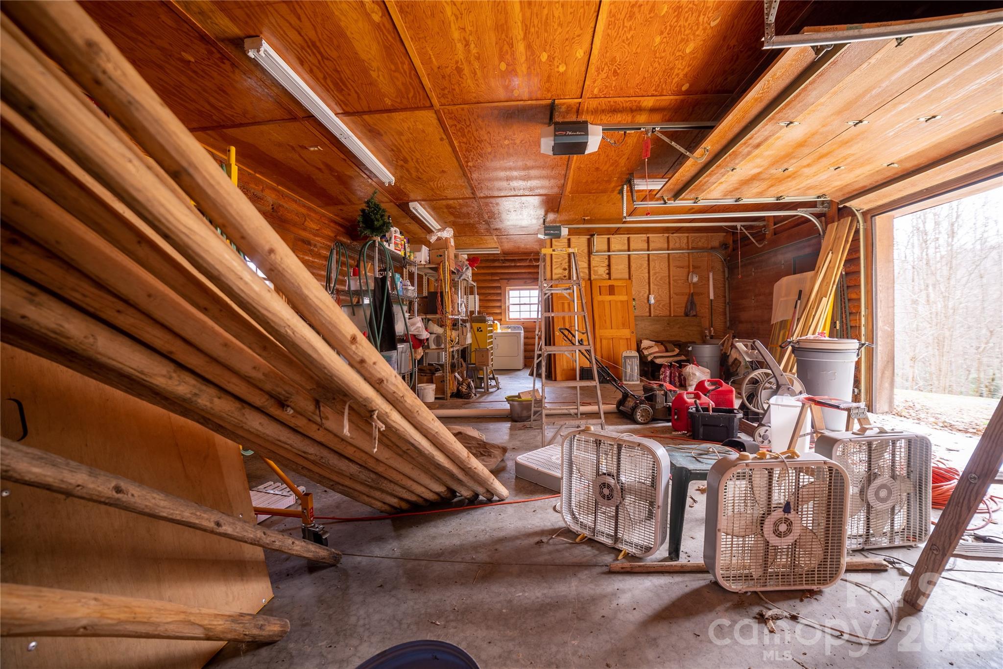 682 Rock House Road — Hot Springs