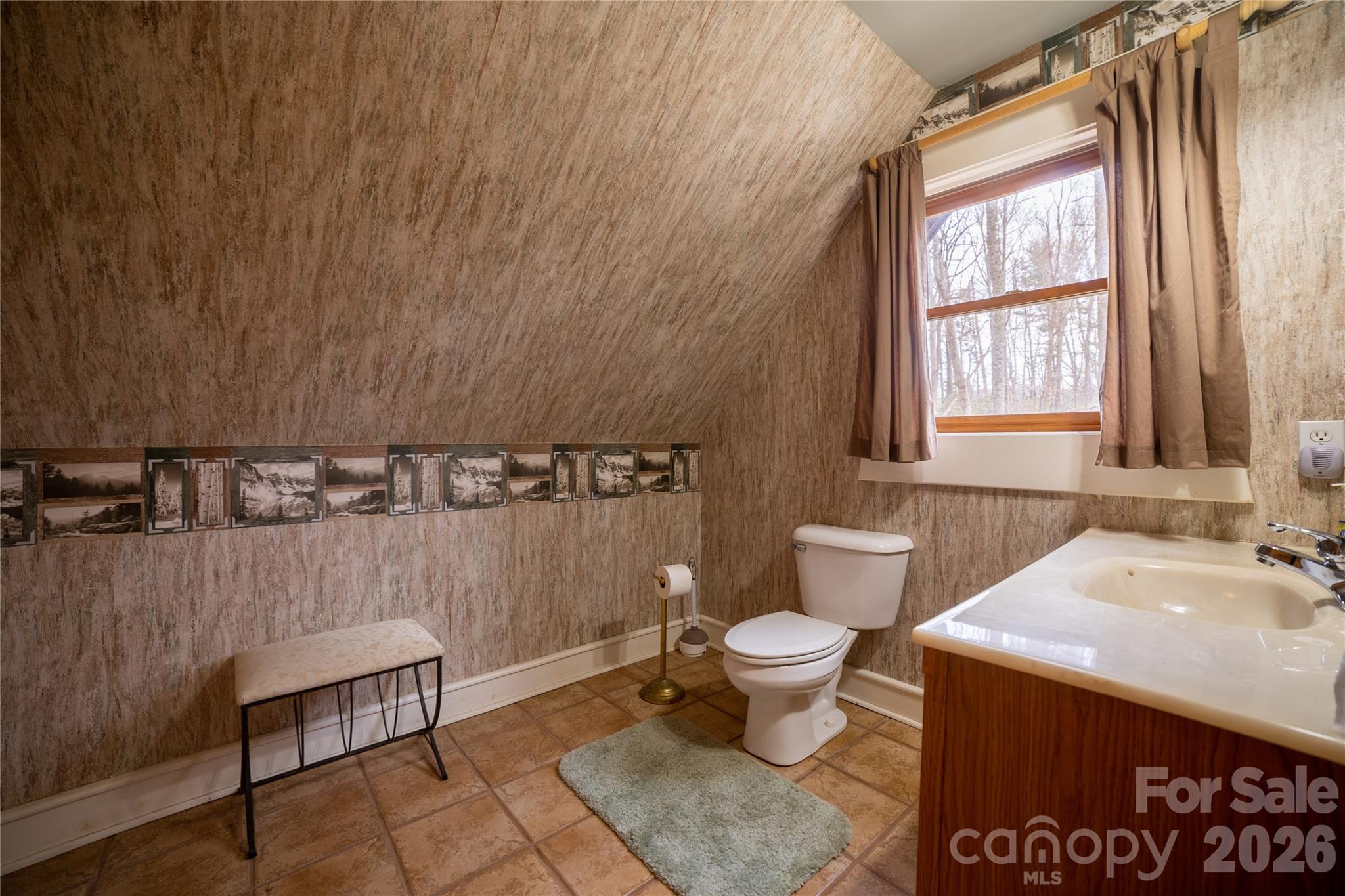 682 Rock House Road — Hot Springs
