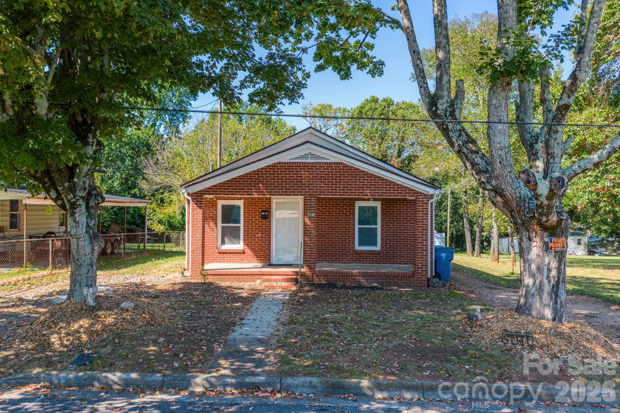 728 21st Street SW — Hickory