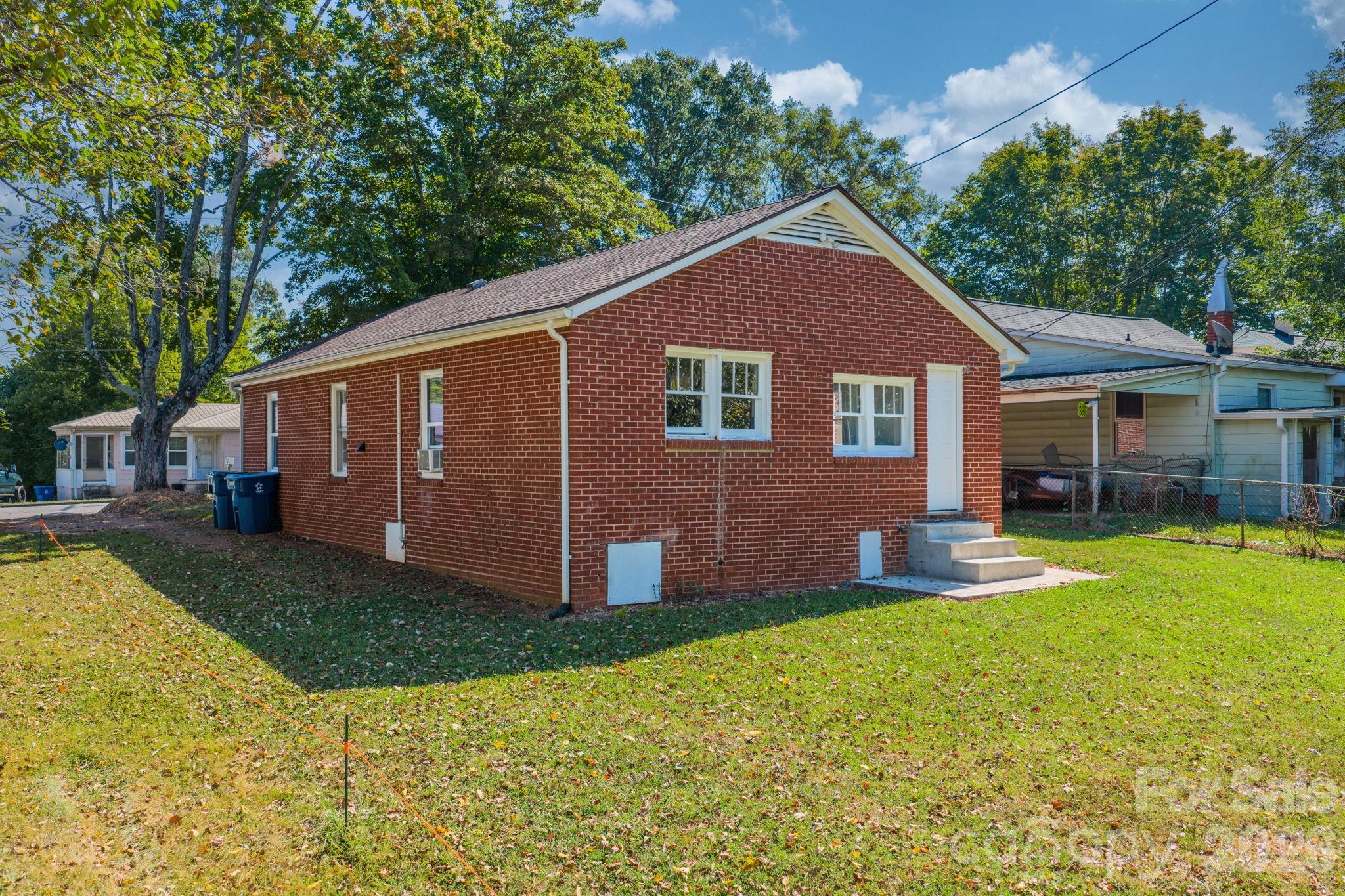 728 21st Street SW — Hickory
