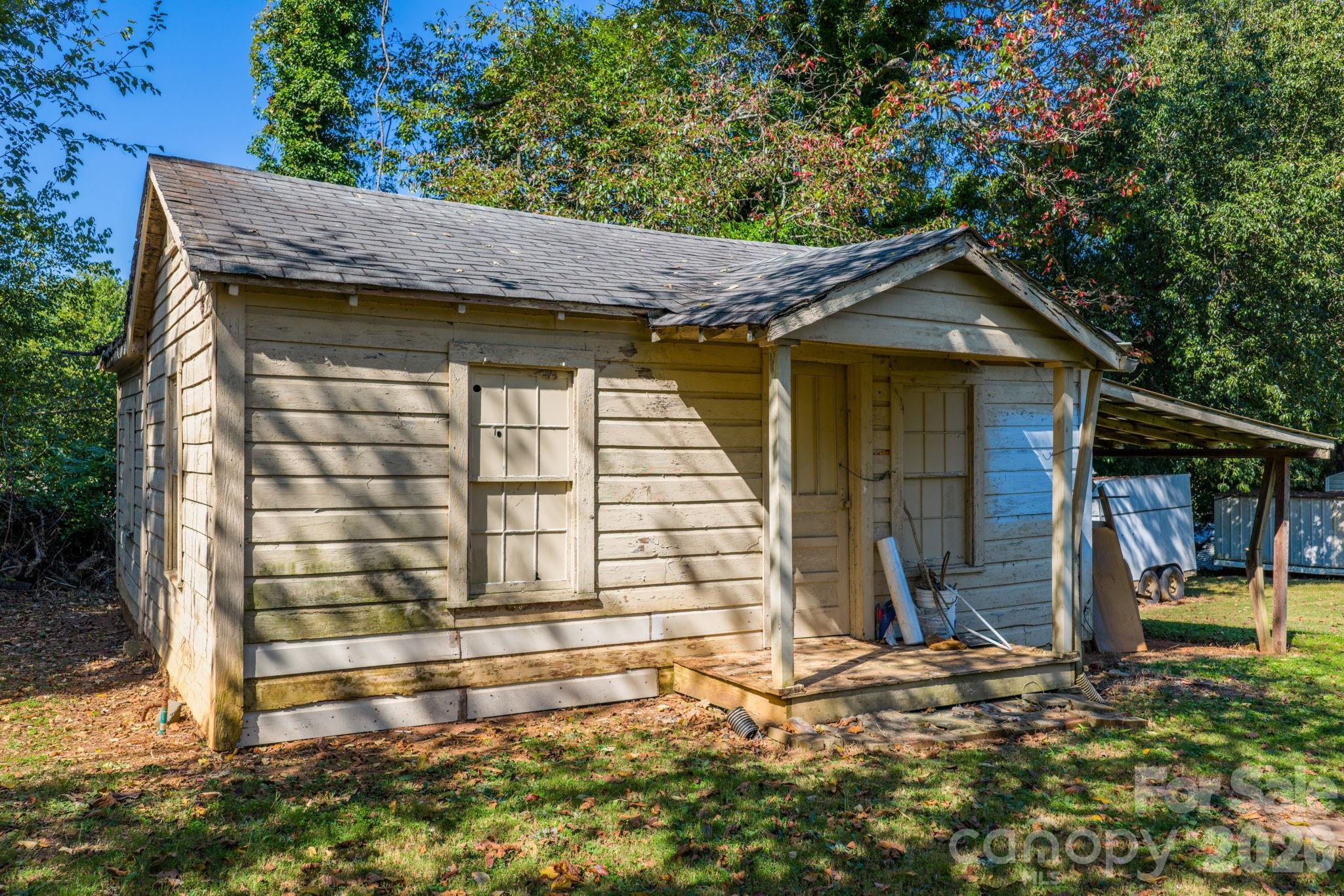 728 21st Street SW — Hickory