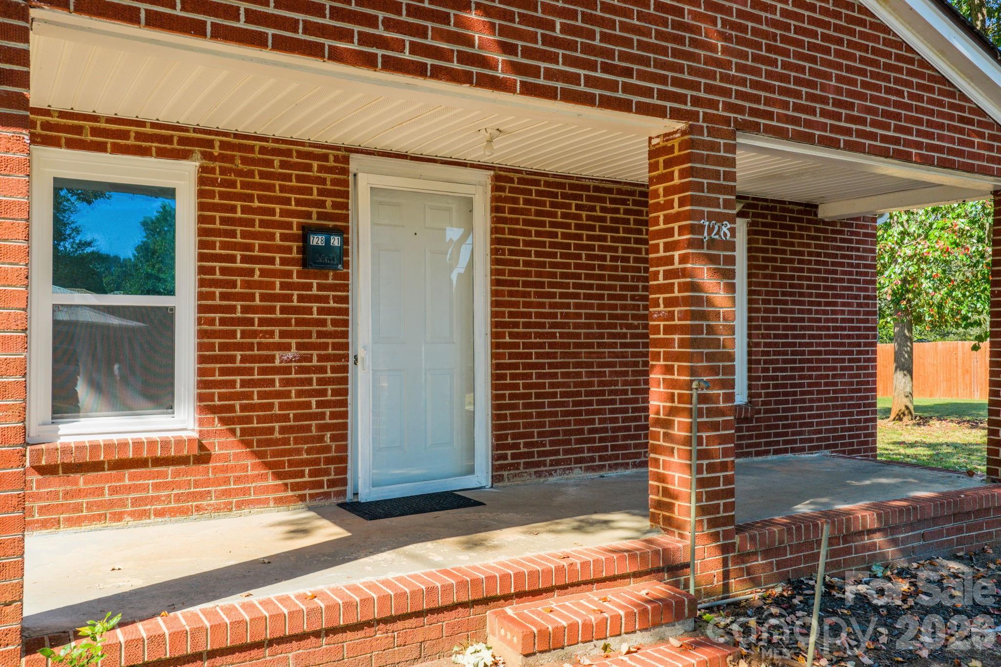 728 21st Street SW — Hickory