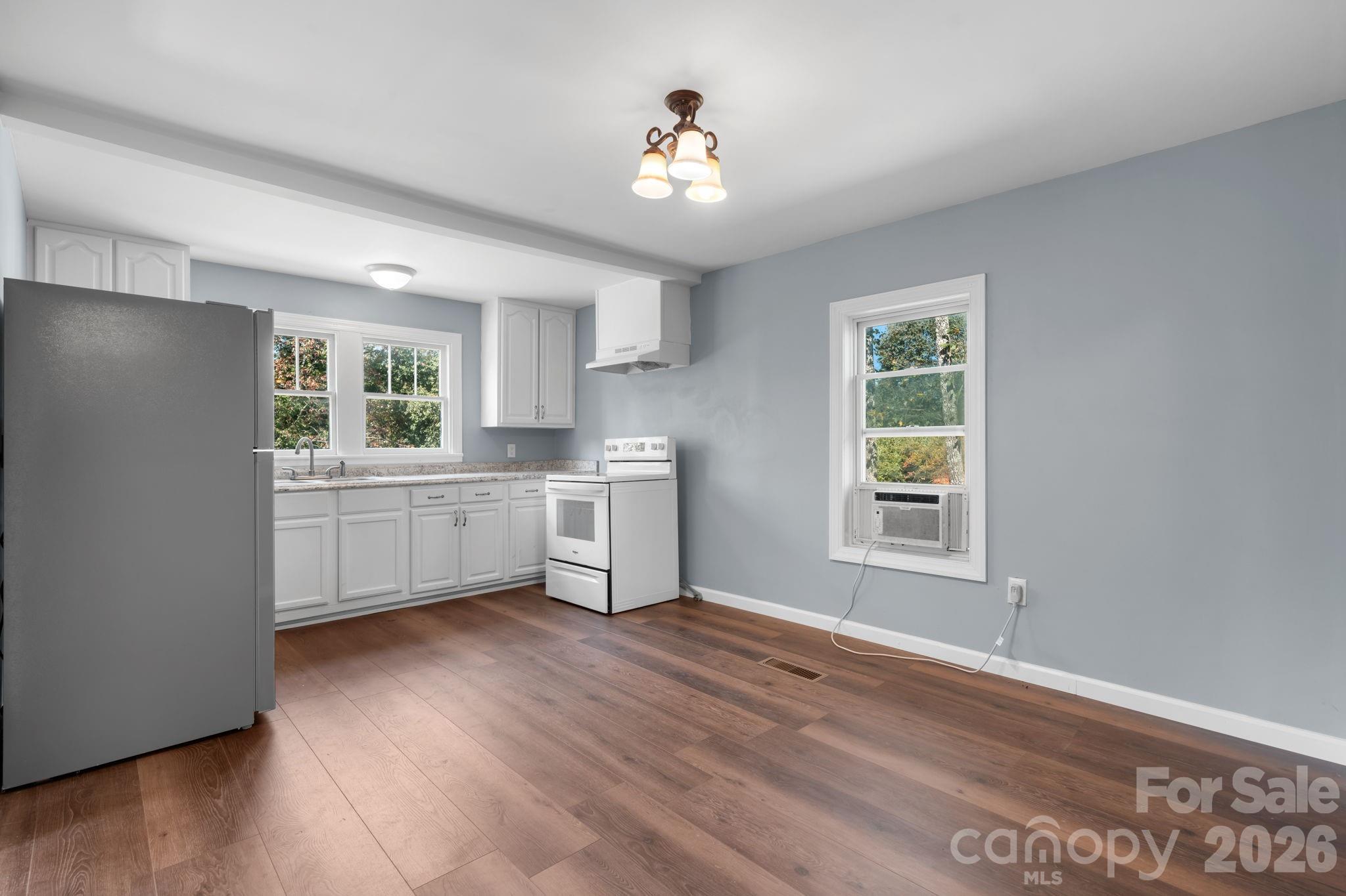 728 21st Street SW — Hickory