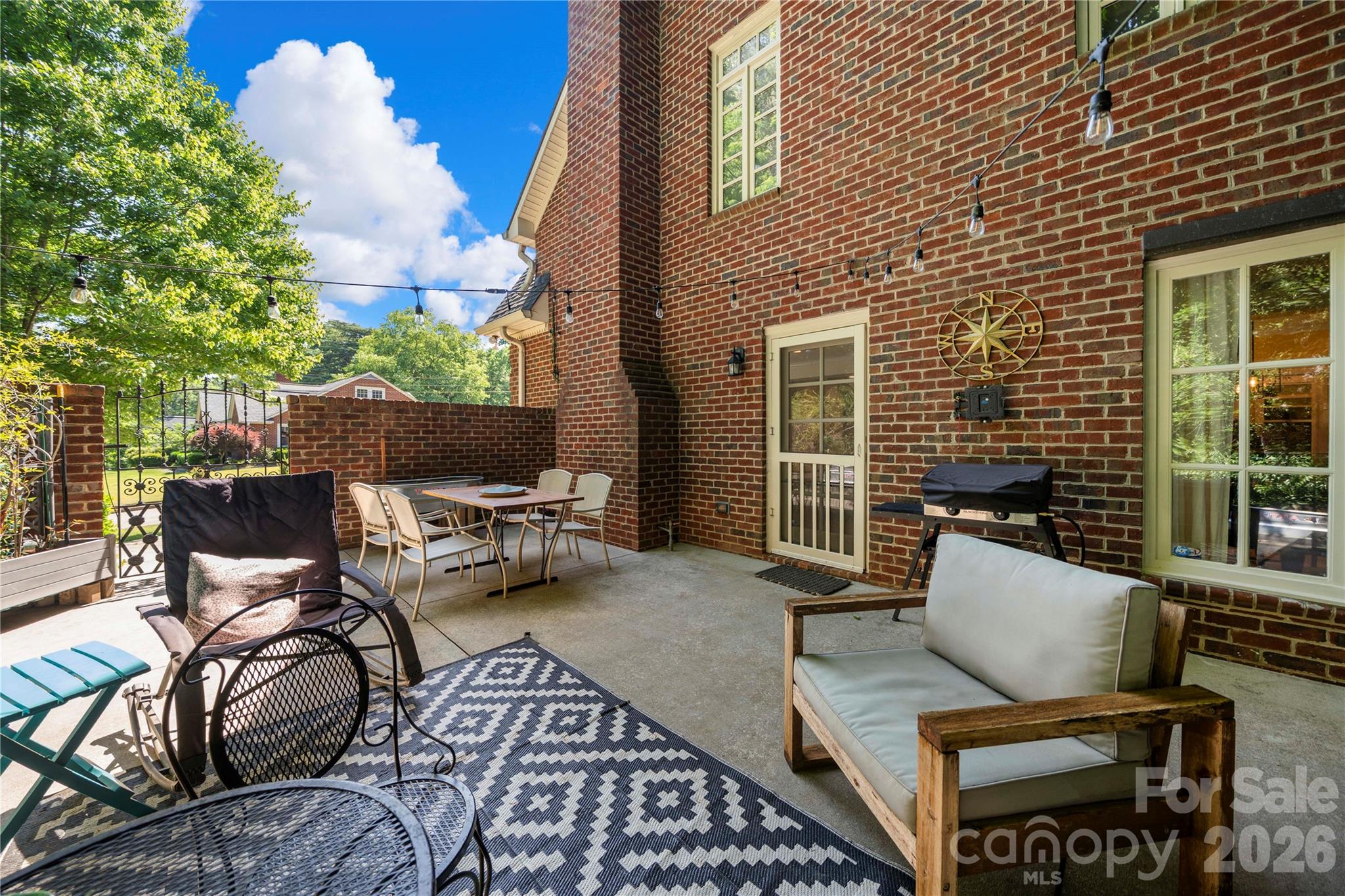 270 Sunset Drive SE — Concord