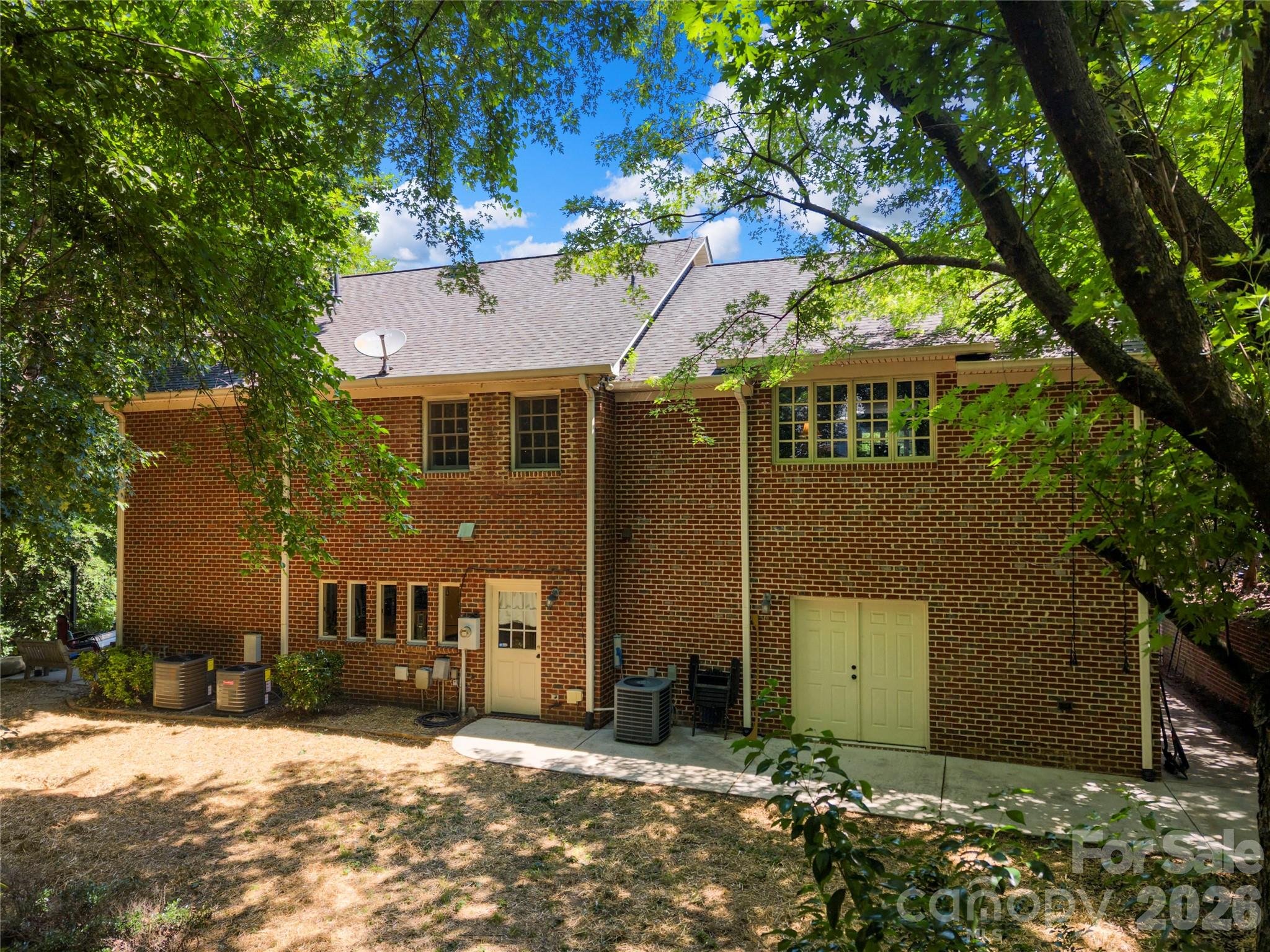 270 Sunset Drive SE — Concord