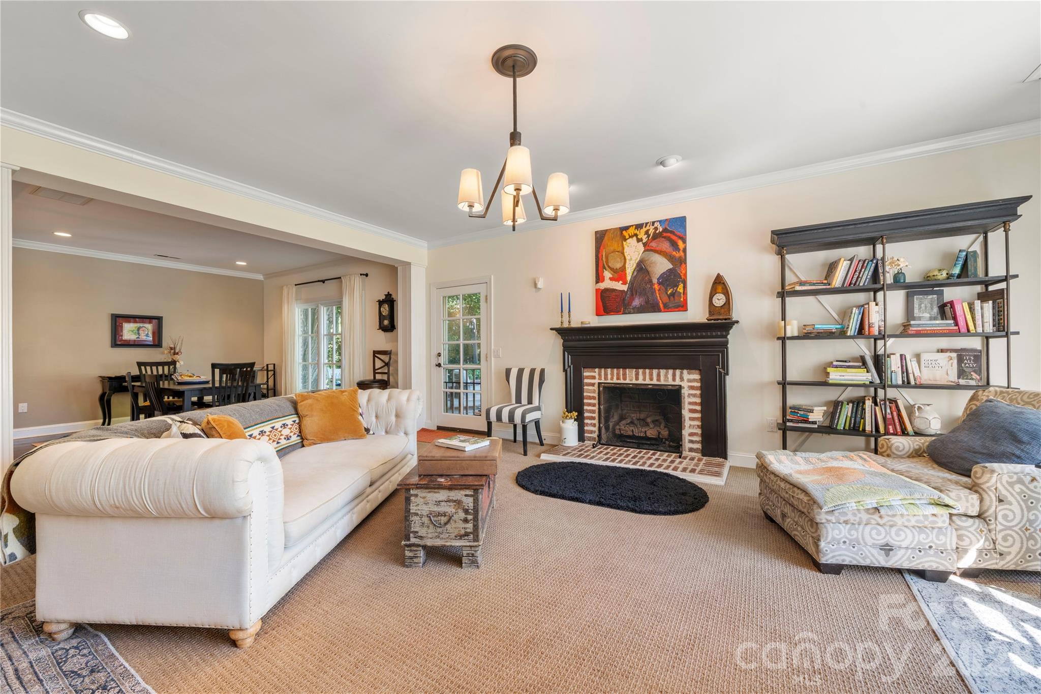 270 Sunset Drive SE — Concord