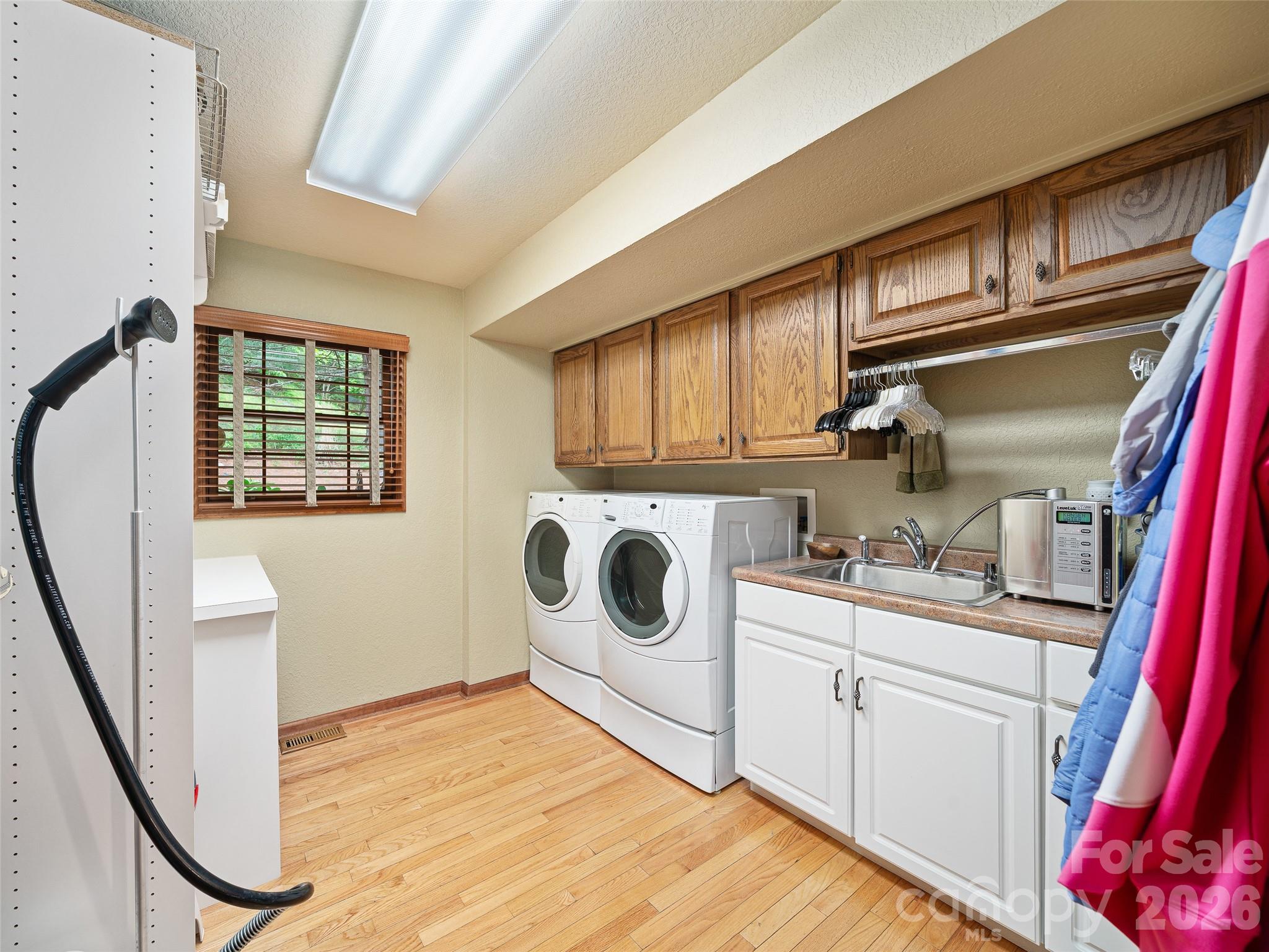 210 Shepard Way — Burnsville