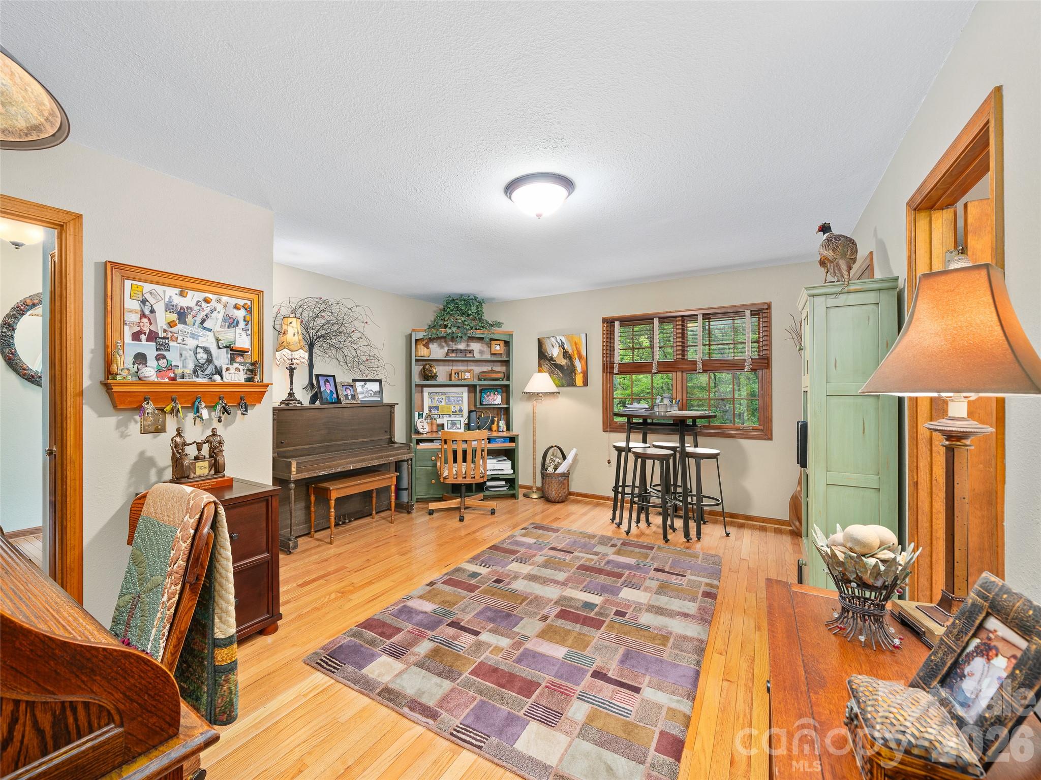 210 Shepard Way — Burnsville