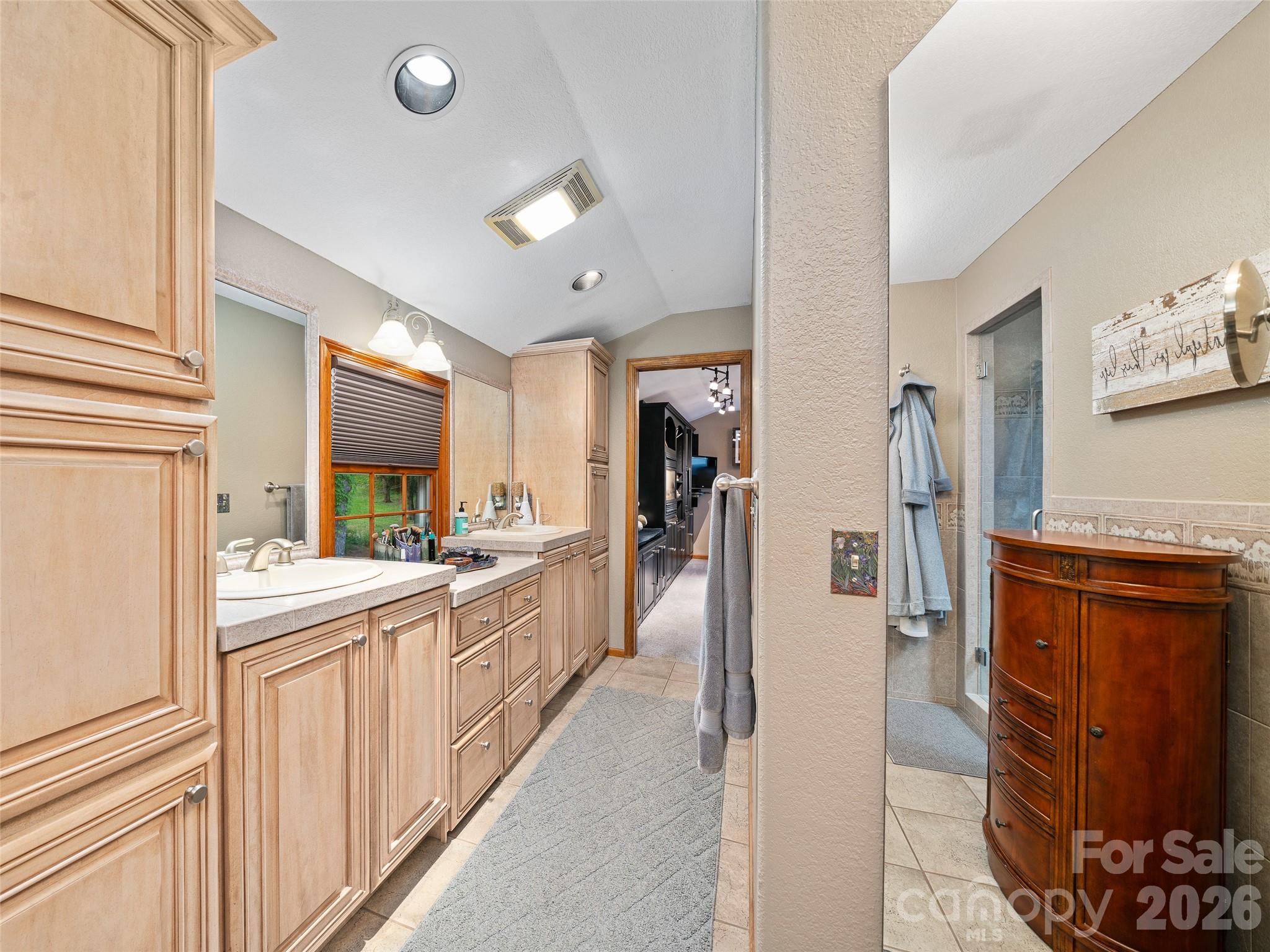 210 Shepard Way — Burnsville