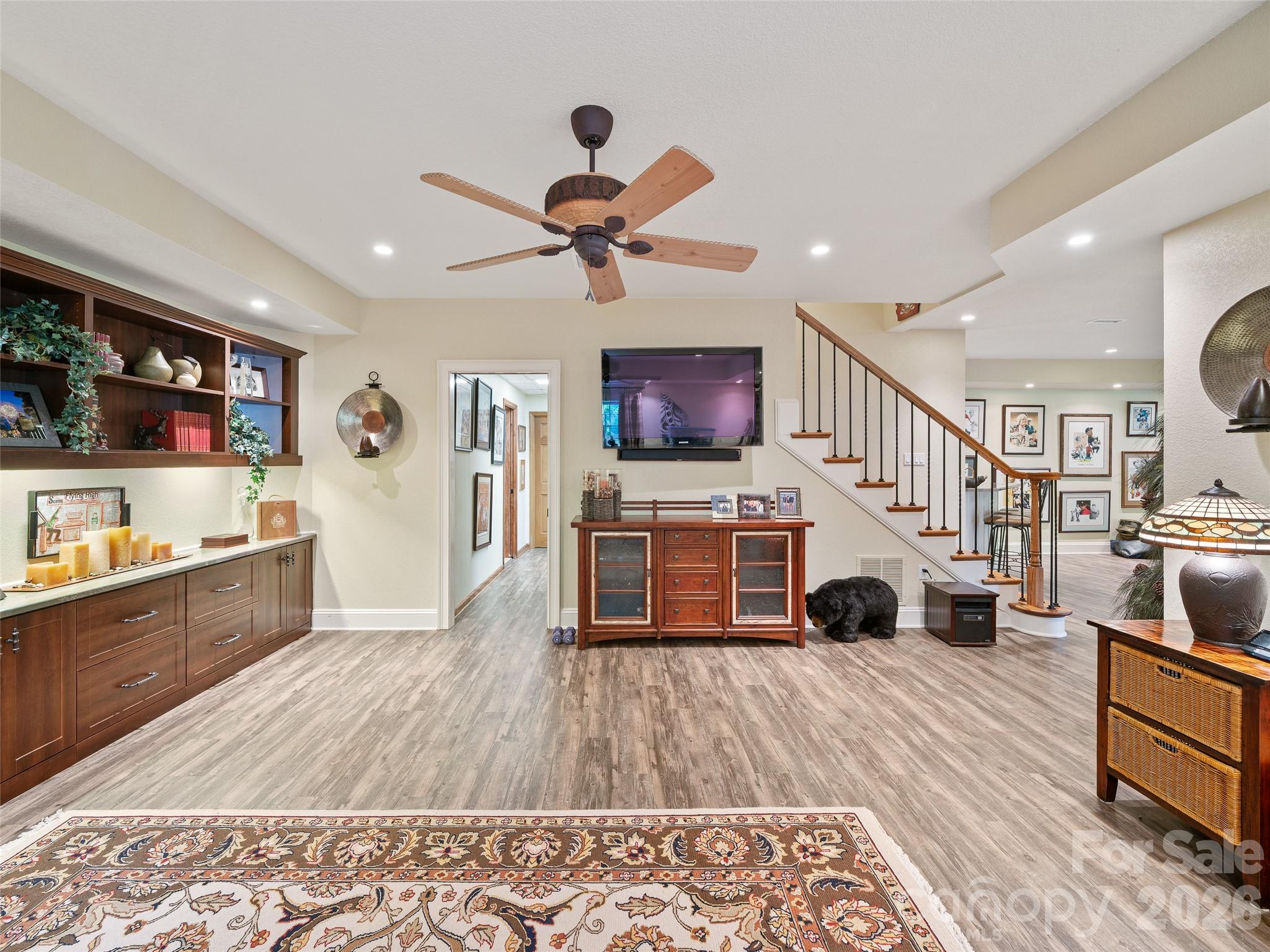 210 Shepard Way — Burnsville