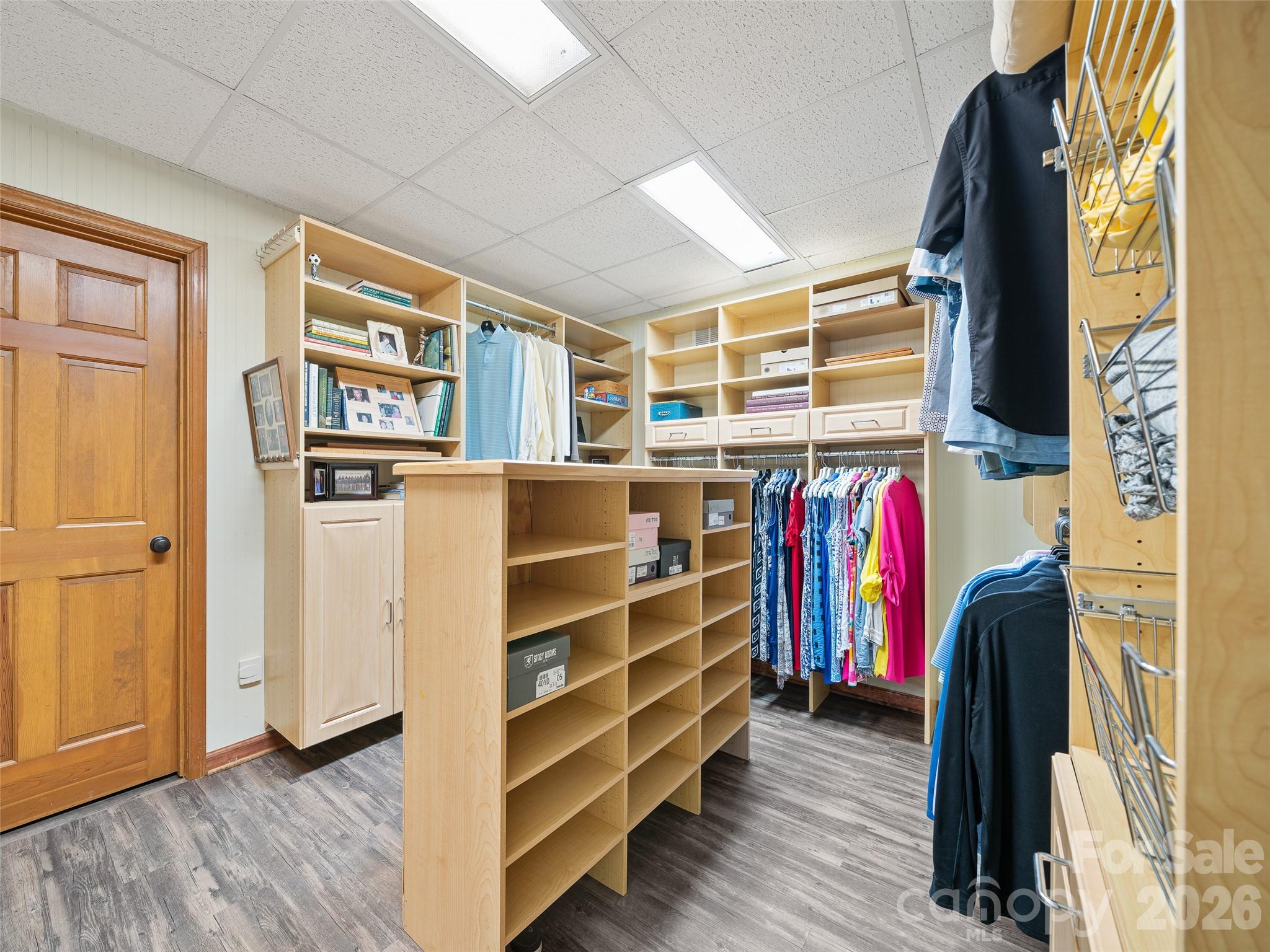 210 Shepard Way — Burnsville