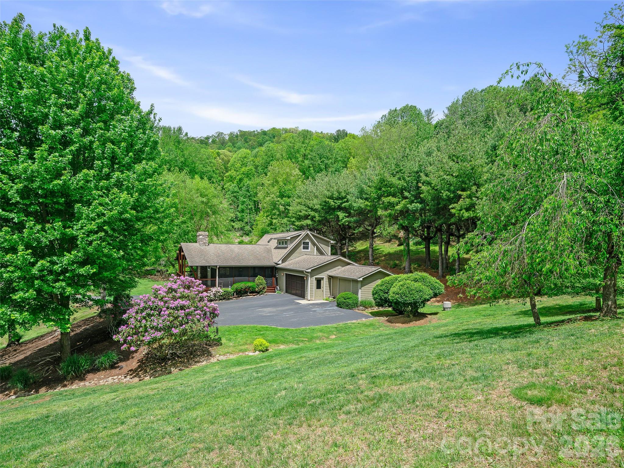 210 Shepard Way — Burnsville
