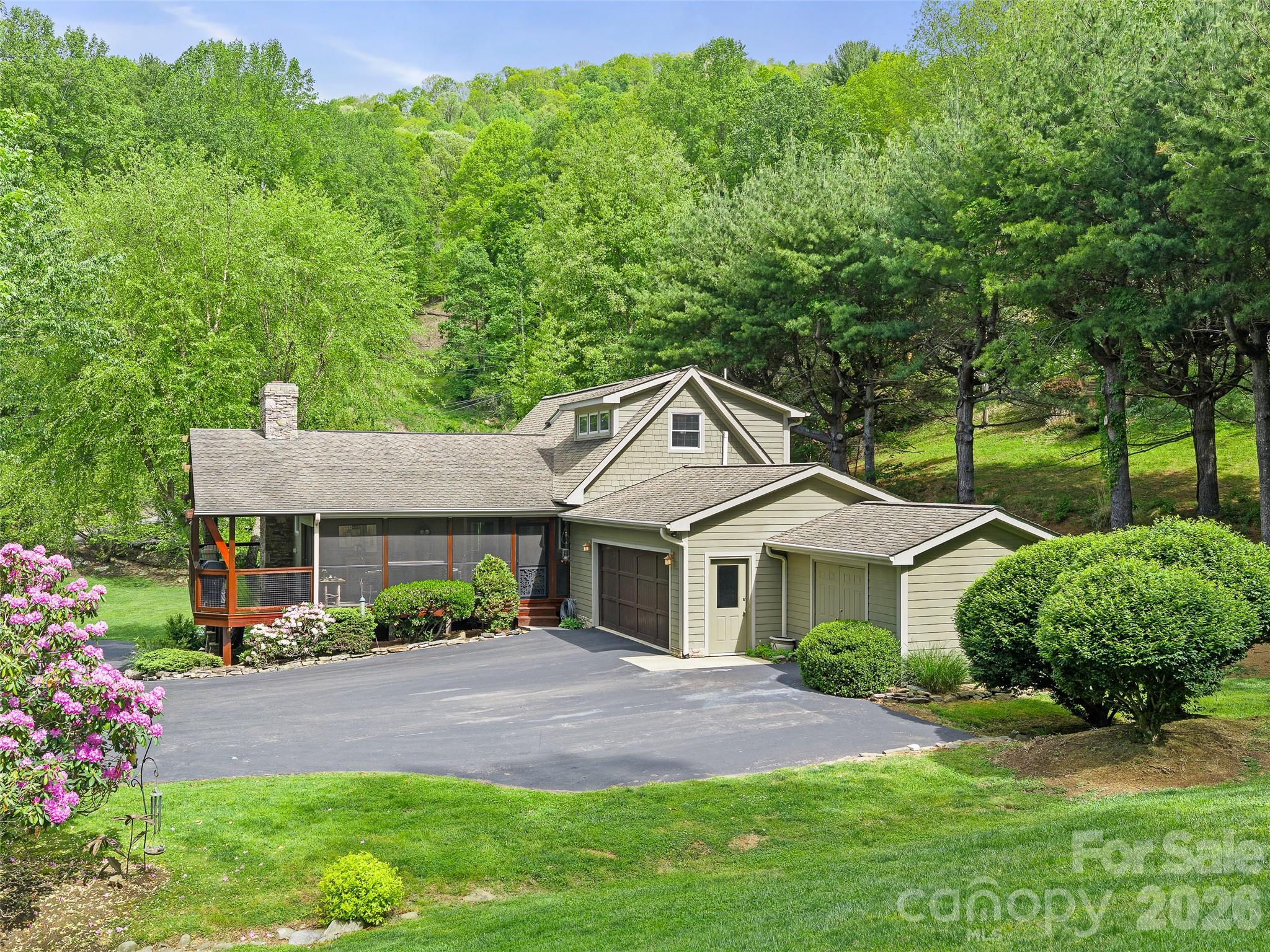 210 Shepard Way — Burnsville
