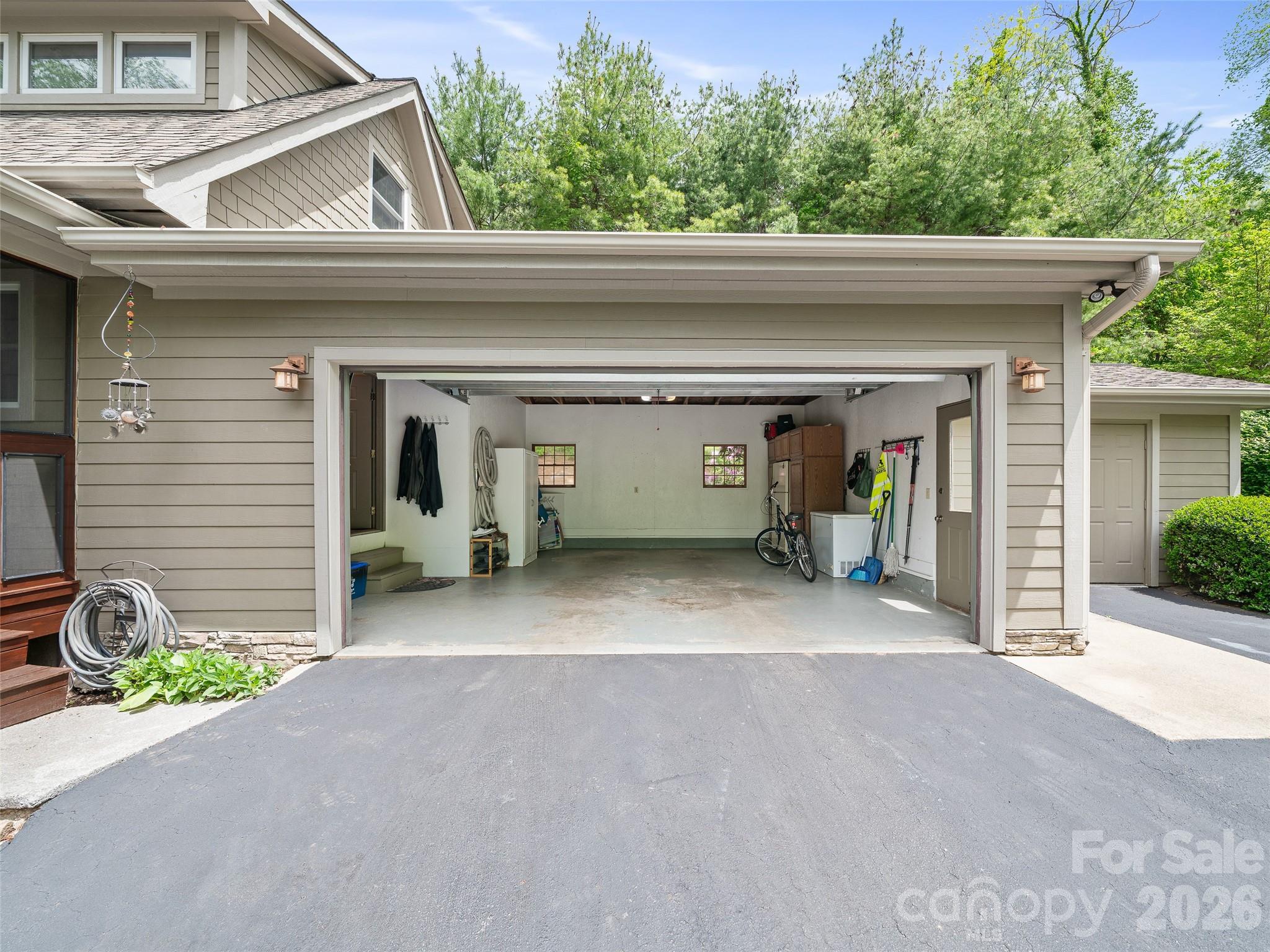 210 Shepard Way — Burnsville